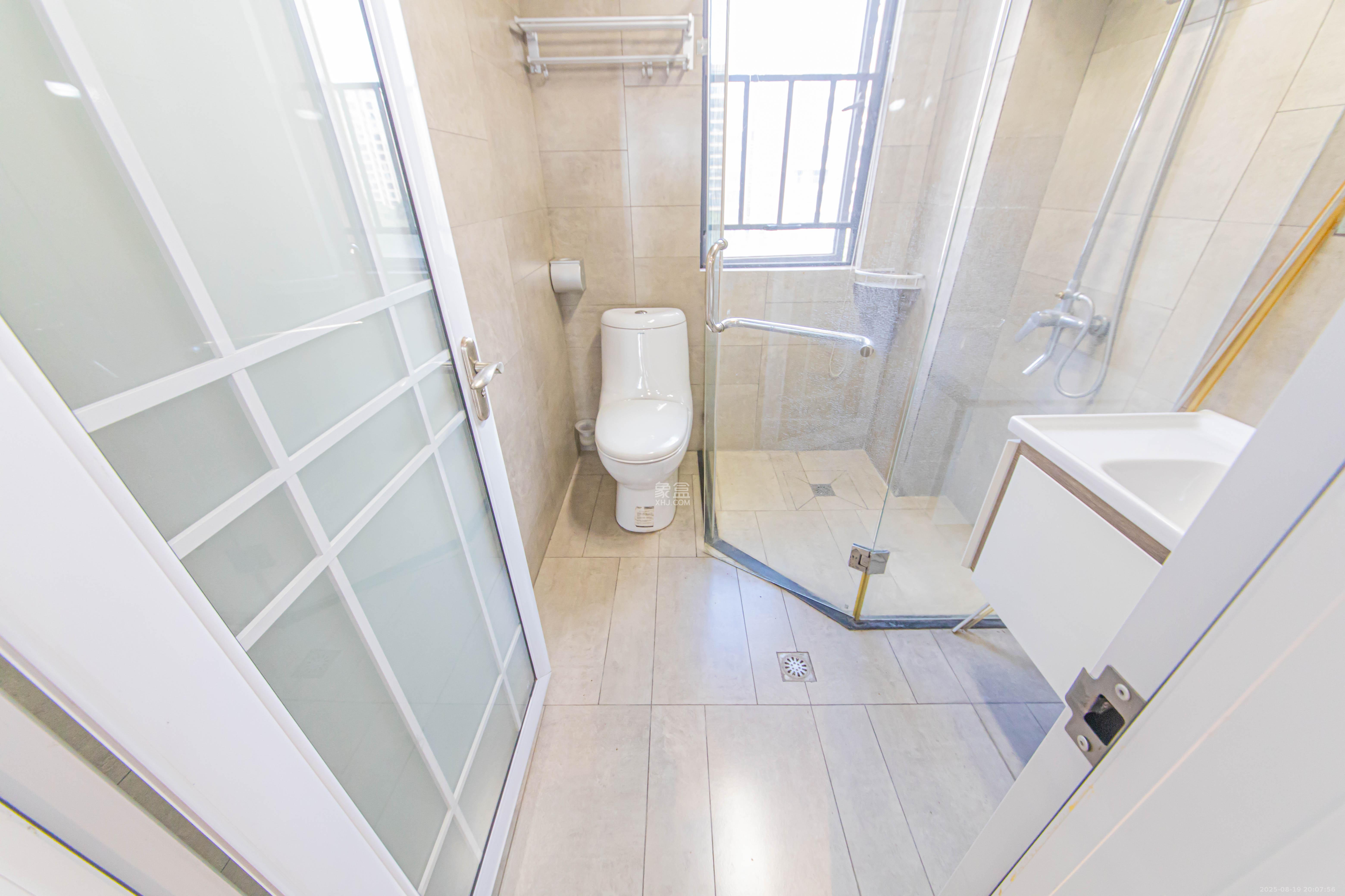 中建芙蓉嘉苑 3室2厅2卫 129.0万 中建芙蓉嘉苑 3室2厅2卫 129.0万卫生间