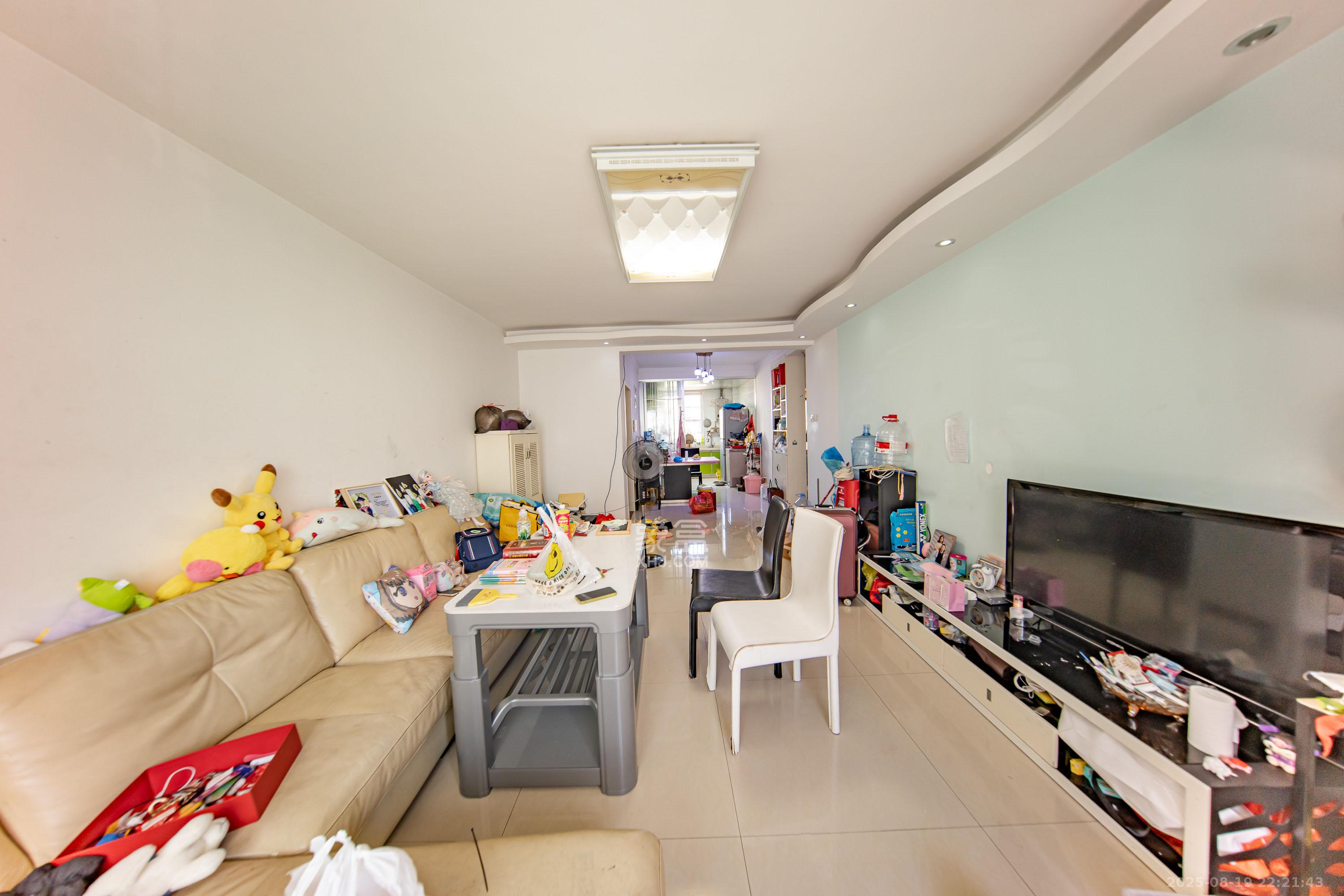 枫华府第 1室2厅1卫 46.0万 枫华府第 1室2厅1卫 46.0万客厅