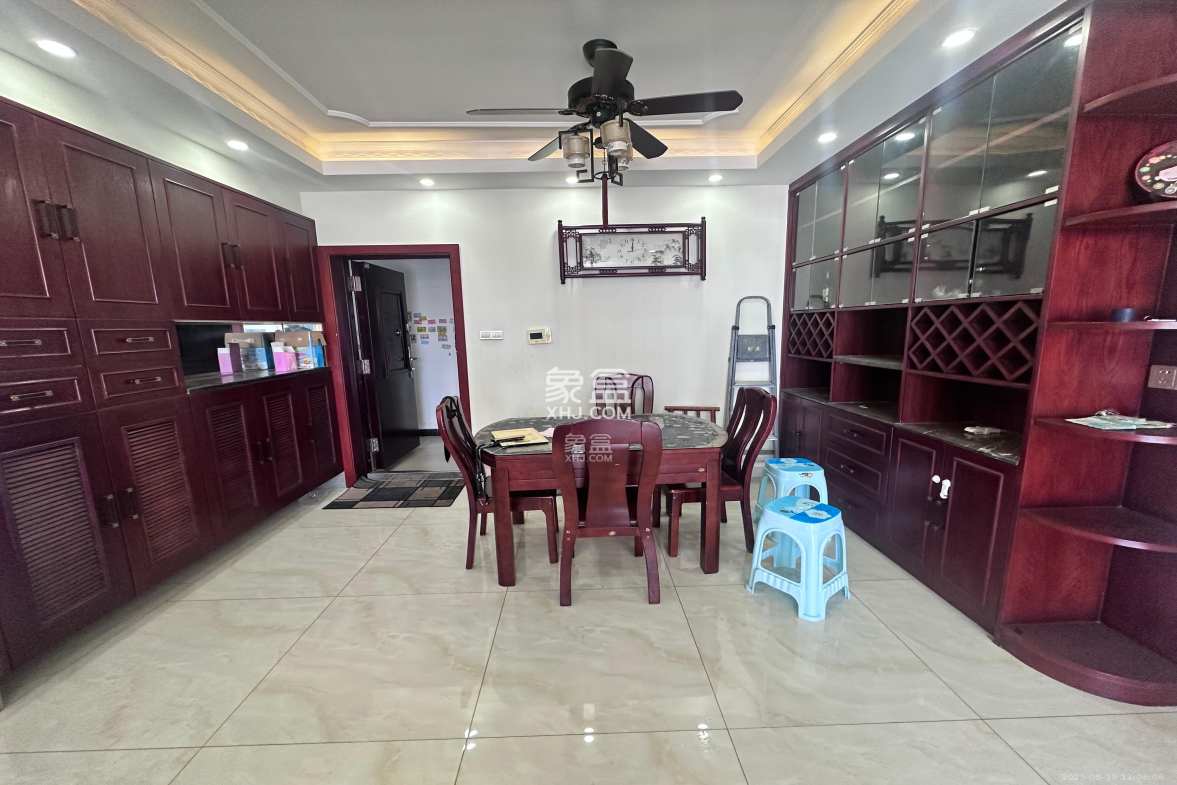 金麓西岸和苑 3室2厅1卫 3100.0元/月 金麓西岸和苑 3室2厅1卫 3100.0元/月室内图