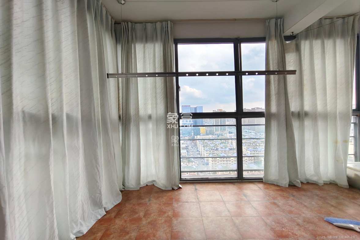 银港水晶城 3室2厅2卫 2800.0元/月 银港水晶城 3室2厅2卫 2800.0元/月室内图