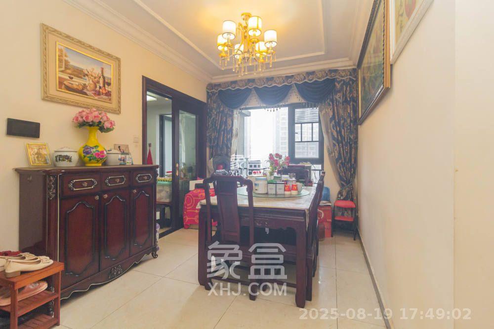 恒大江湾 3室2厅2卫 2600.0元/月 恒大江湾 3室2厅2卫 2600.0元/月室内图