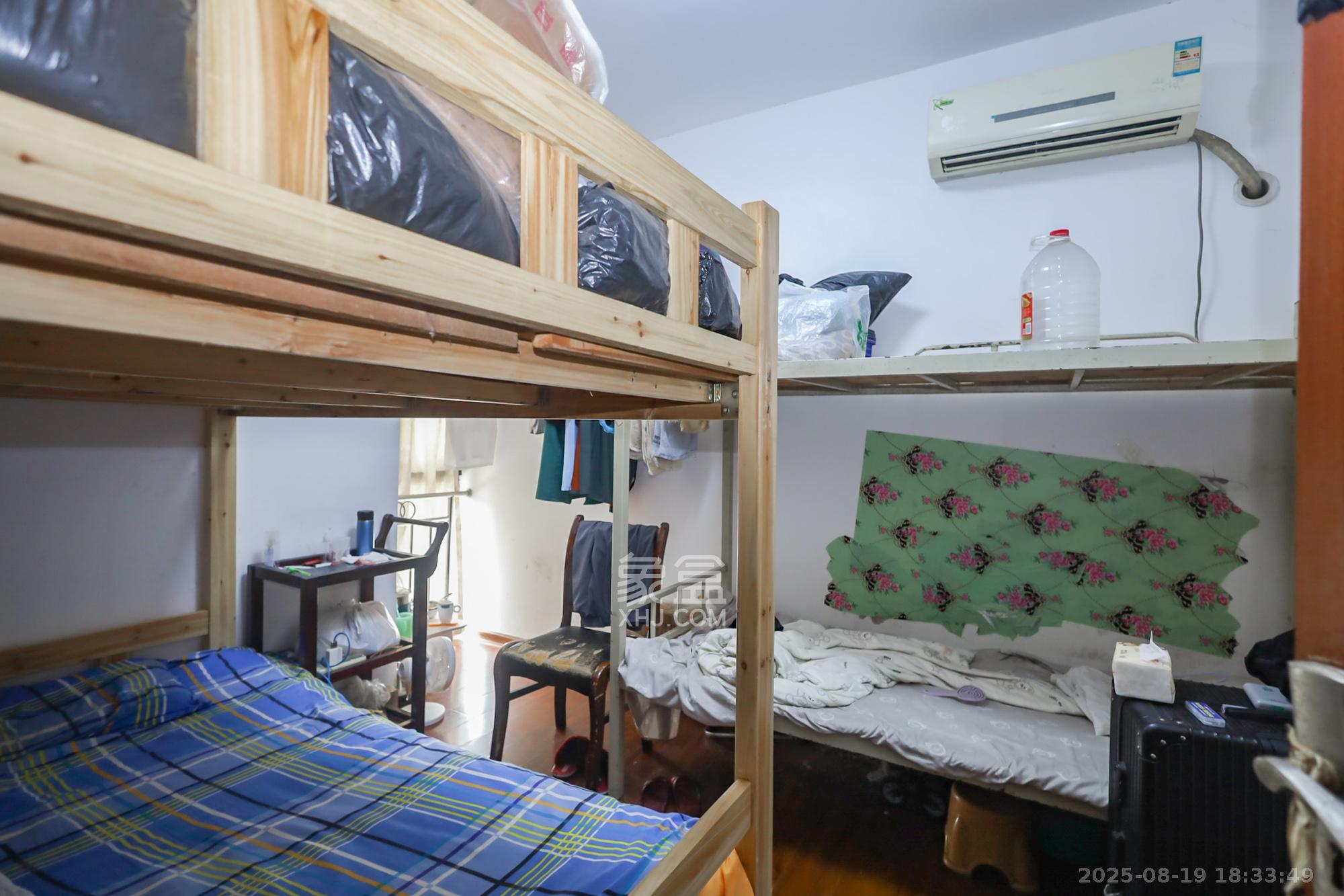 美林银谷  3室2厅1卫    105.0万卧室