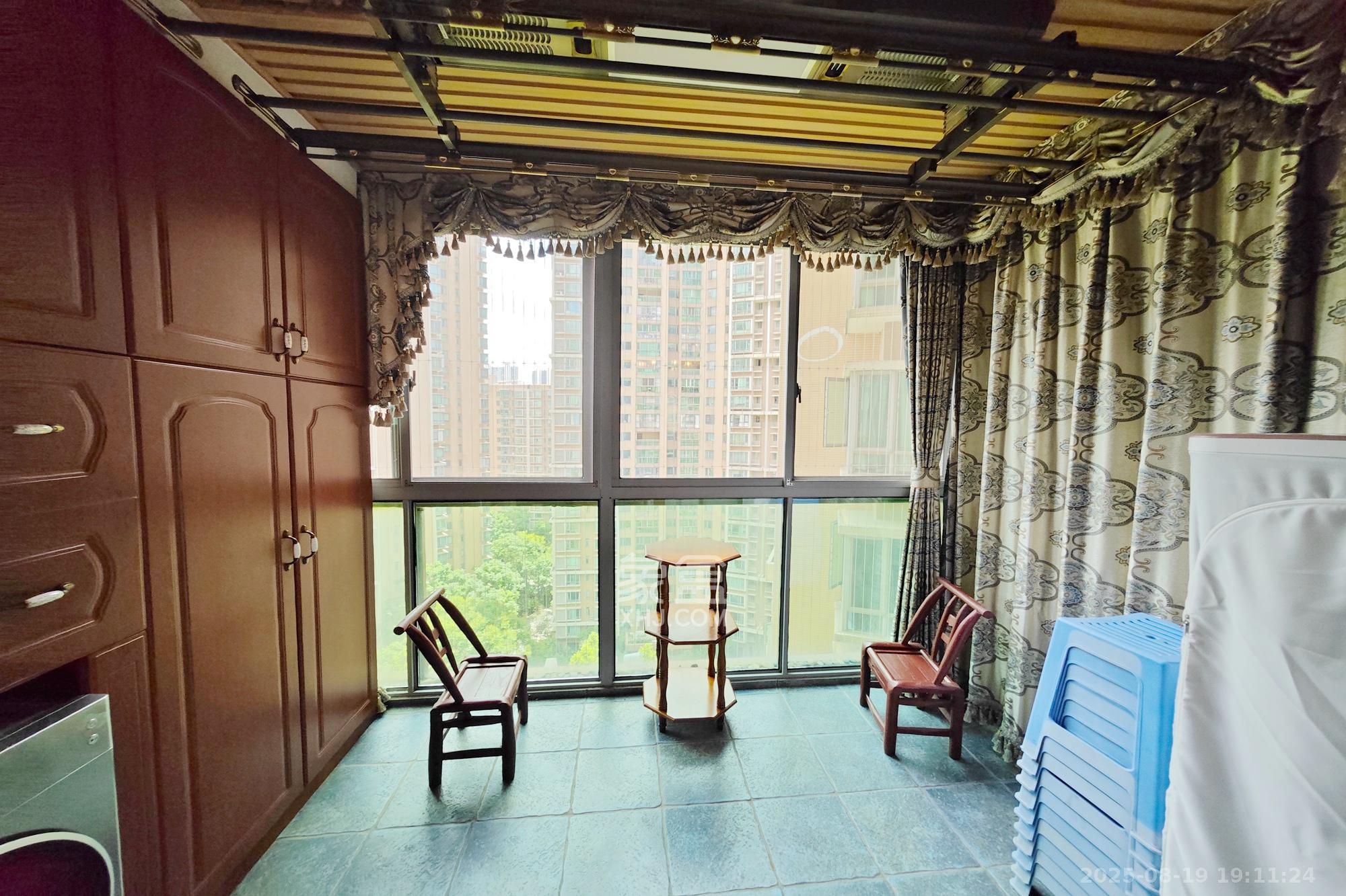 新城新世界一二三期 4室2厅2卫 218.0万 新城新世界一二三期 4室2厅2卫 218.0万阳台