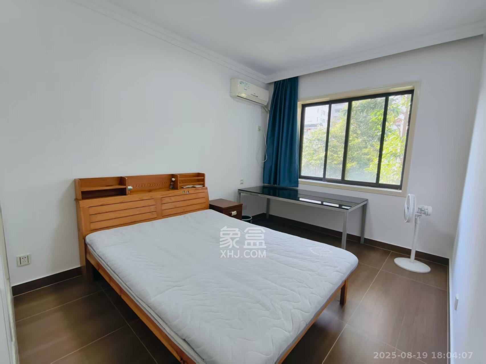 阳光100一期、四五期  3室2厅2卫    3500.0元/月 阳光100一期、四五期  3室2厅2卫    3500.0元/月室内图