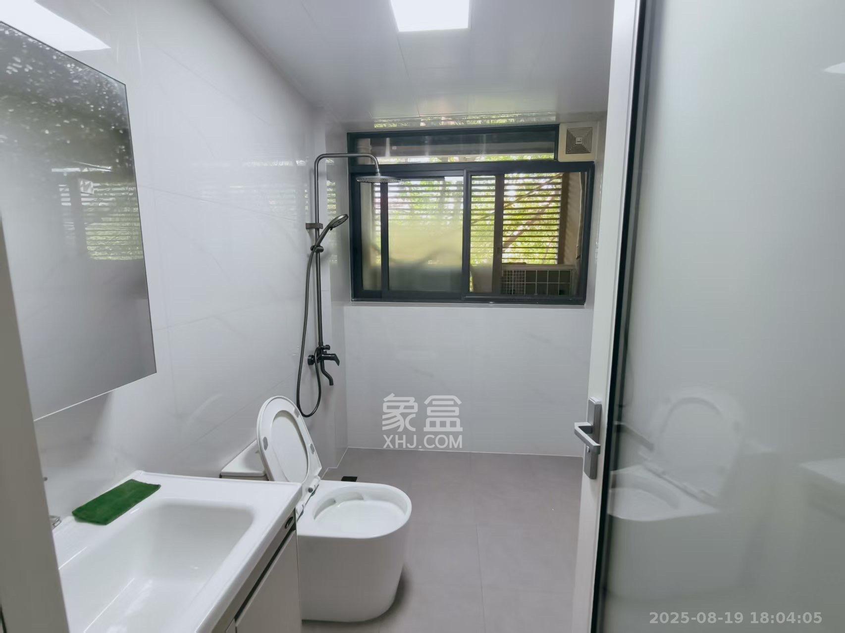 阳光100一期、四五期  3室2厅2卫    3500.0元/月 阳光100一期、四五期  3室2厅2卫    3500.0元/月室内图