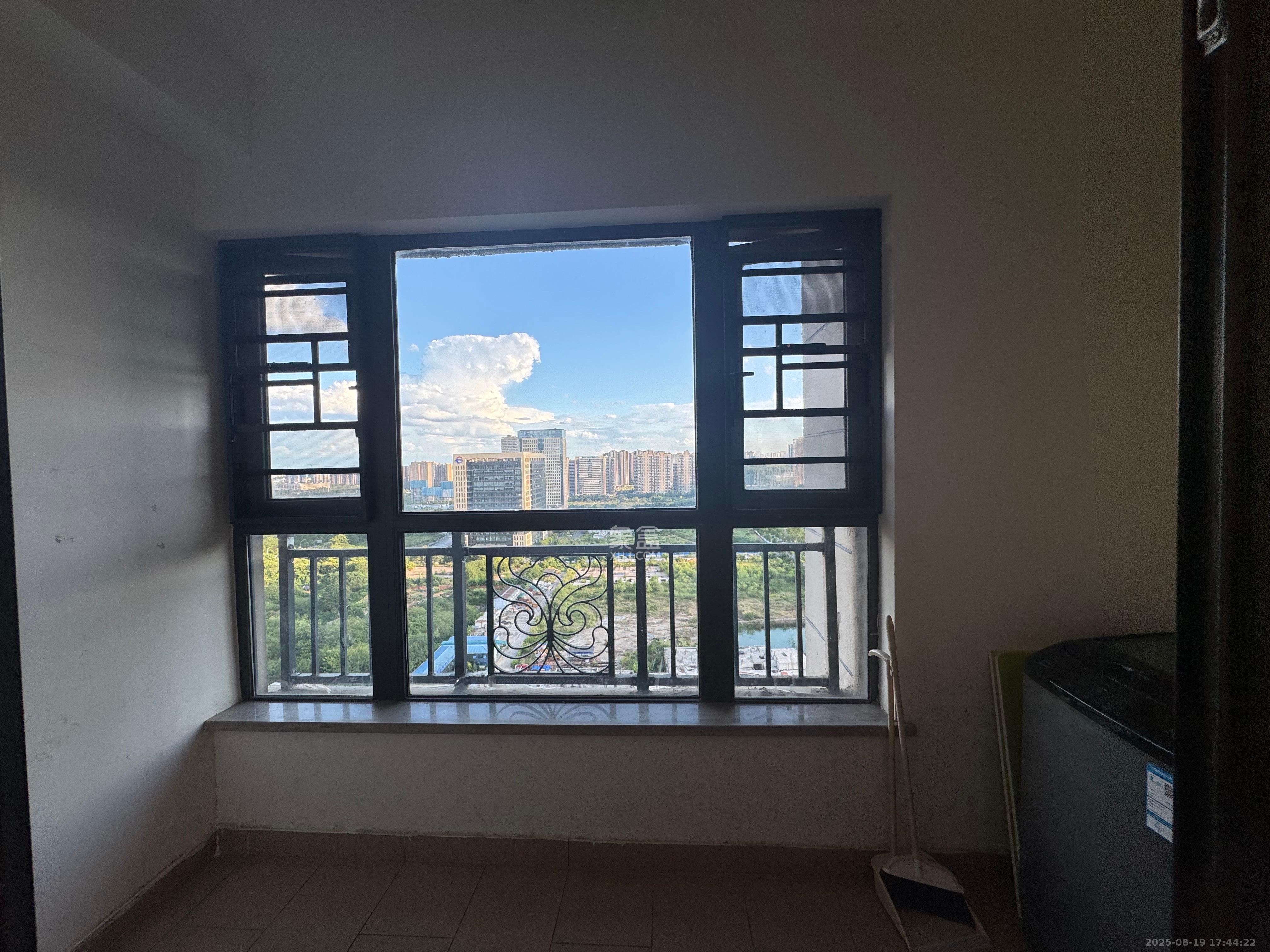 恒大国际广场 2室2厅1卫 2500.0元/月 恒大国际广场 2室2厅1卫 2500.0元/月室内图