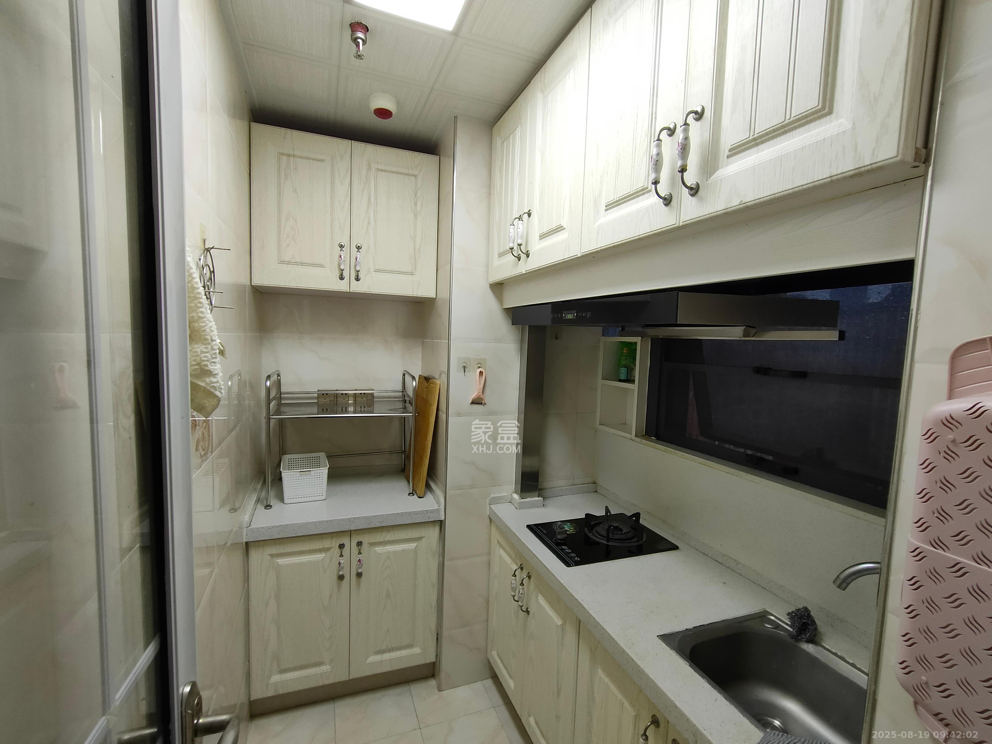 第六都(陆都小区)  1室0厅0卫    1800.0元/月 第六都(陆都小区)  1室0厅0卫    1800.0元/月室内图