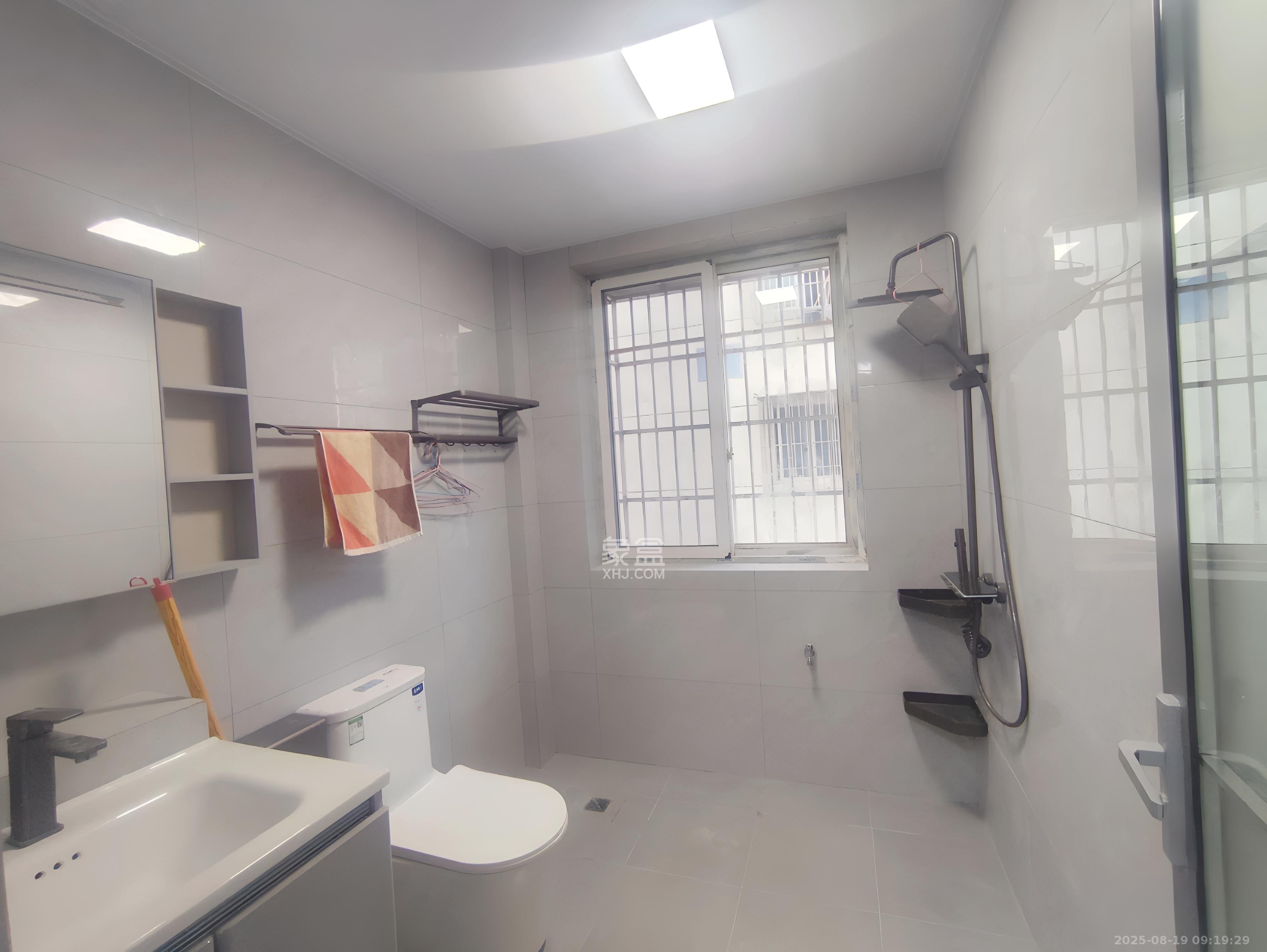 高桥家电百货城 1室1厅1卫 1600.0元/月 高桥家电百货城 1室1厅1卫 1600.0元/月室内图