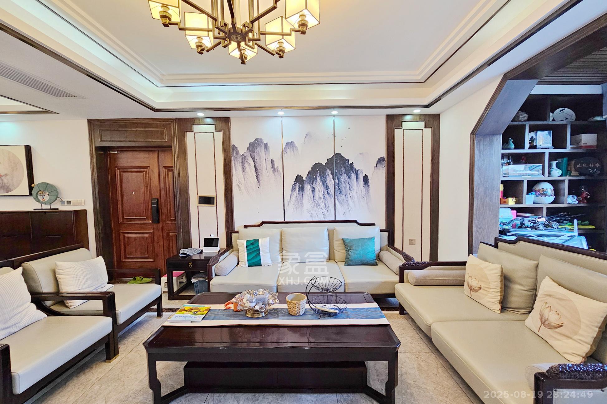 明昇壹城（明昇时代广场）一期  4室2厅2卫    358.0万客厅