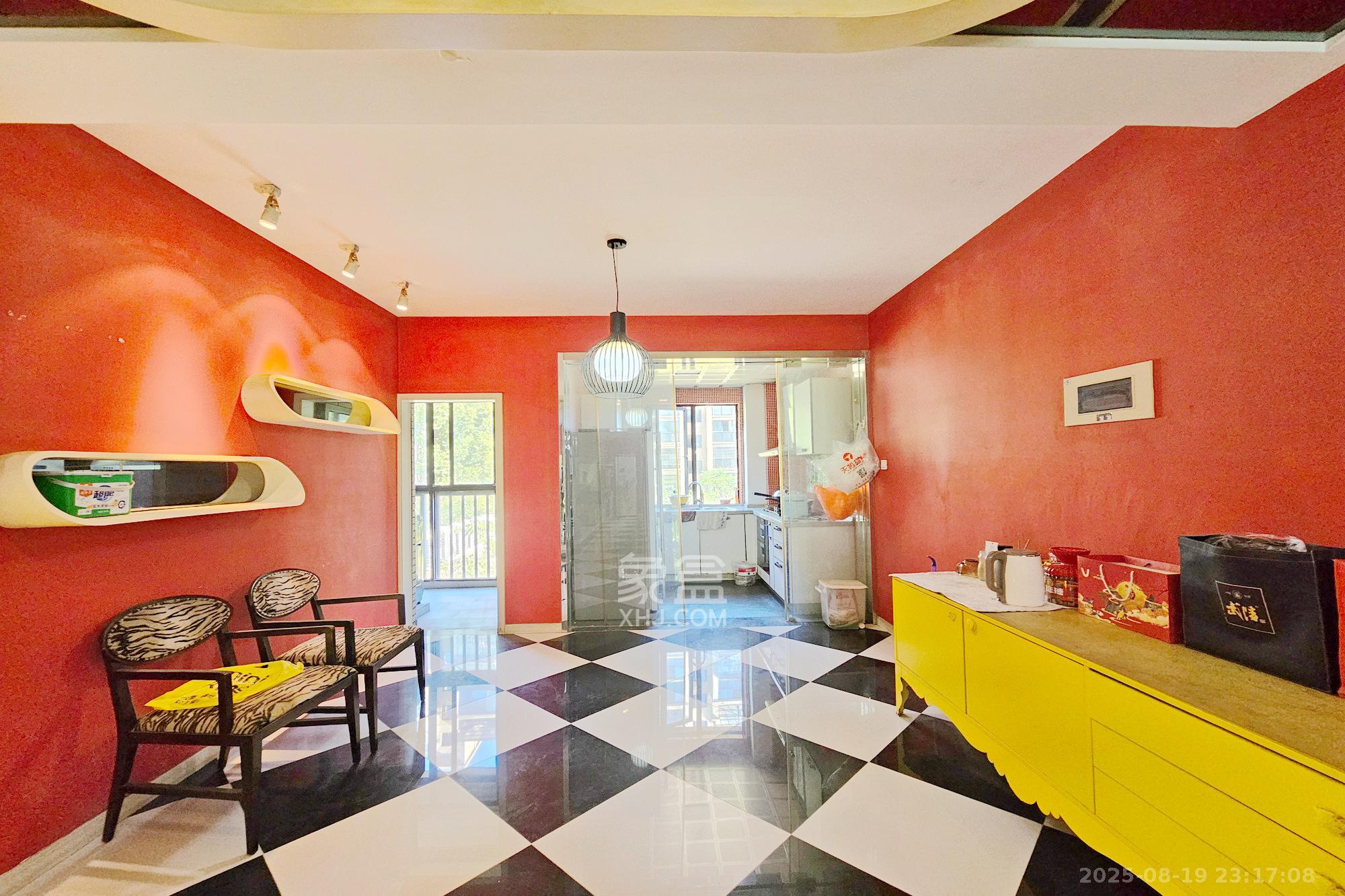 三江花中城  3室2厅2卫    105.0万 三江花中城  3室2厅2卫    105.0万客厅