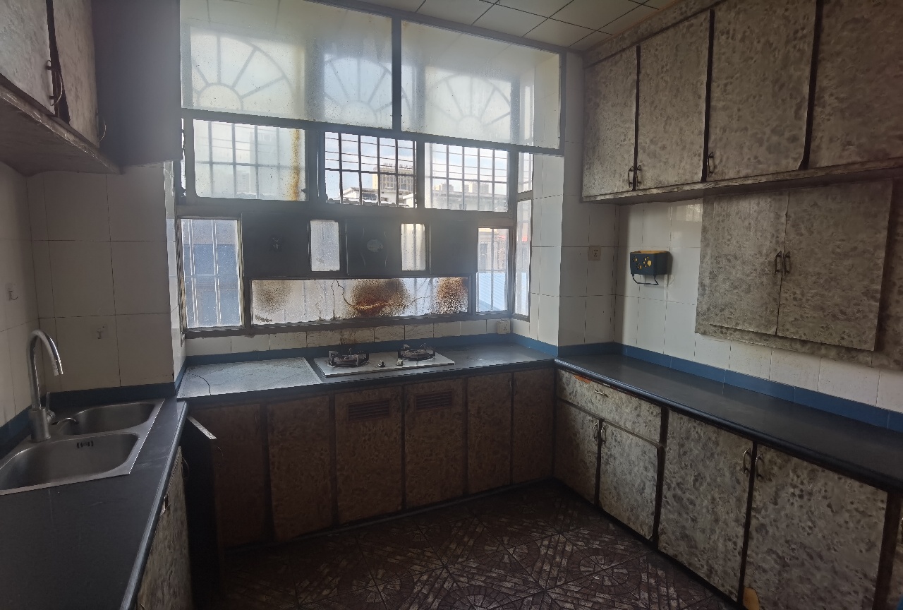 粮运建材市场  3室2厅2卫    800.0元/月 粮运建材市场  3室2厅2卫    800.0元/月室内图