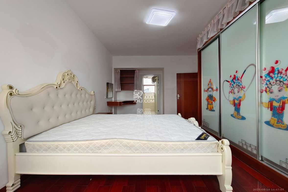 银港水晶城 3室2厅2卫 2800.0元/月 银港水晶城 3室2厅2卫 2800.0元/月室内图