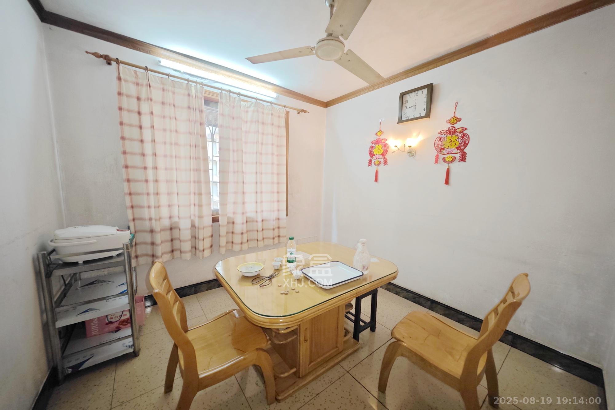 石长铁路宿舍 3室2厅2卫 80.0万 石长铁路宿舍 3室2厅2卫 80.0万客厅