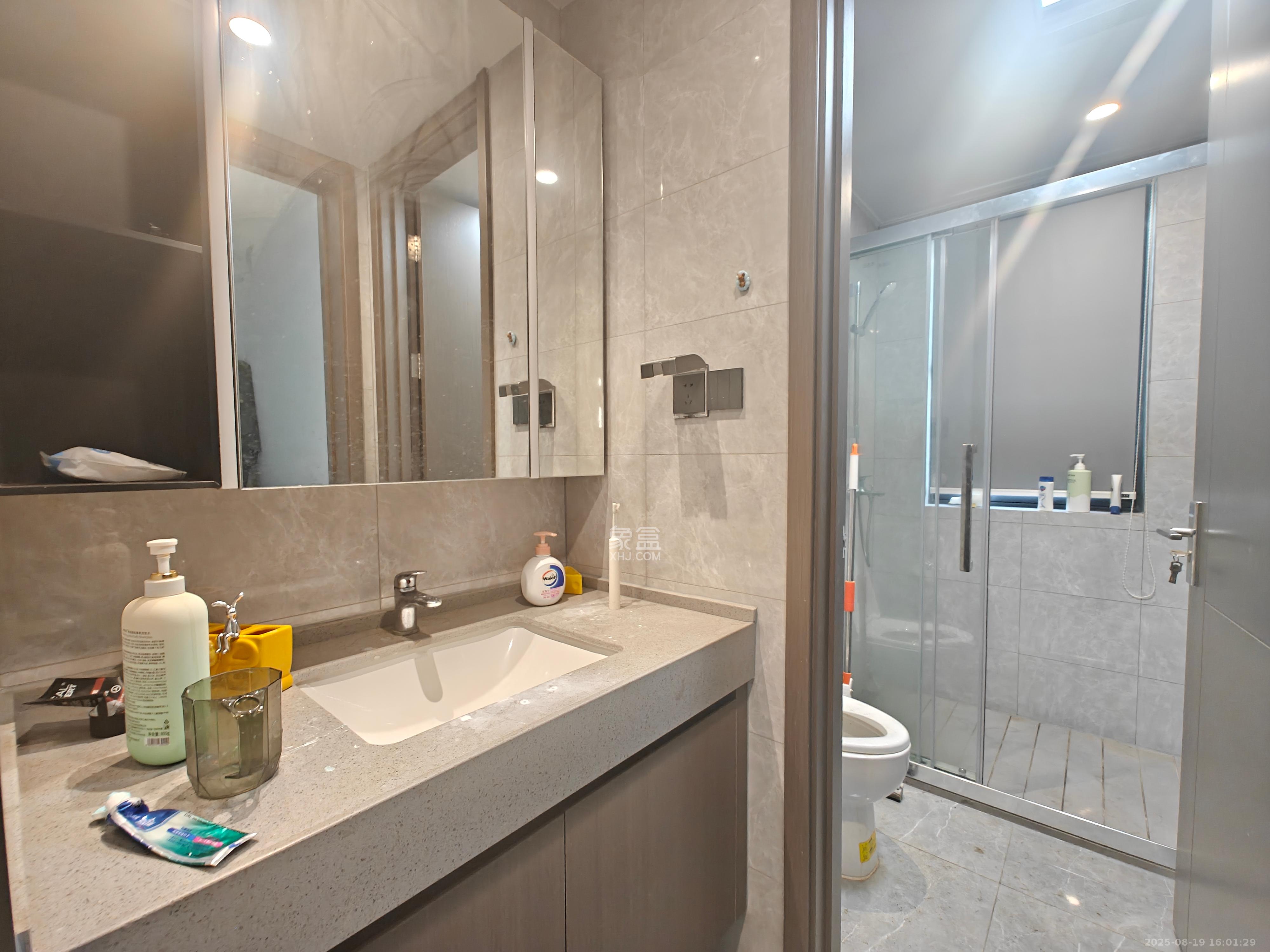 美的云樾 4室1厅1卫 4800.0元/月 美的云樾 4室1厅1卫 4800.0元/月室内图