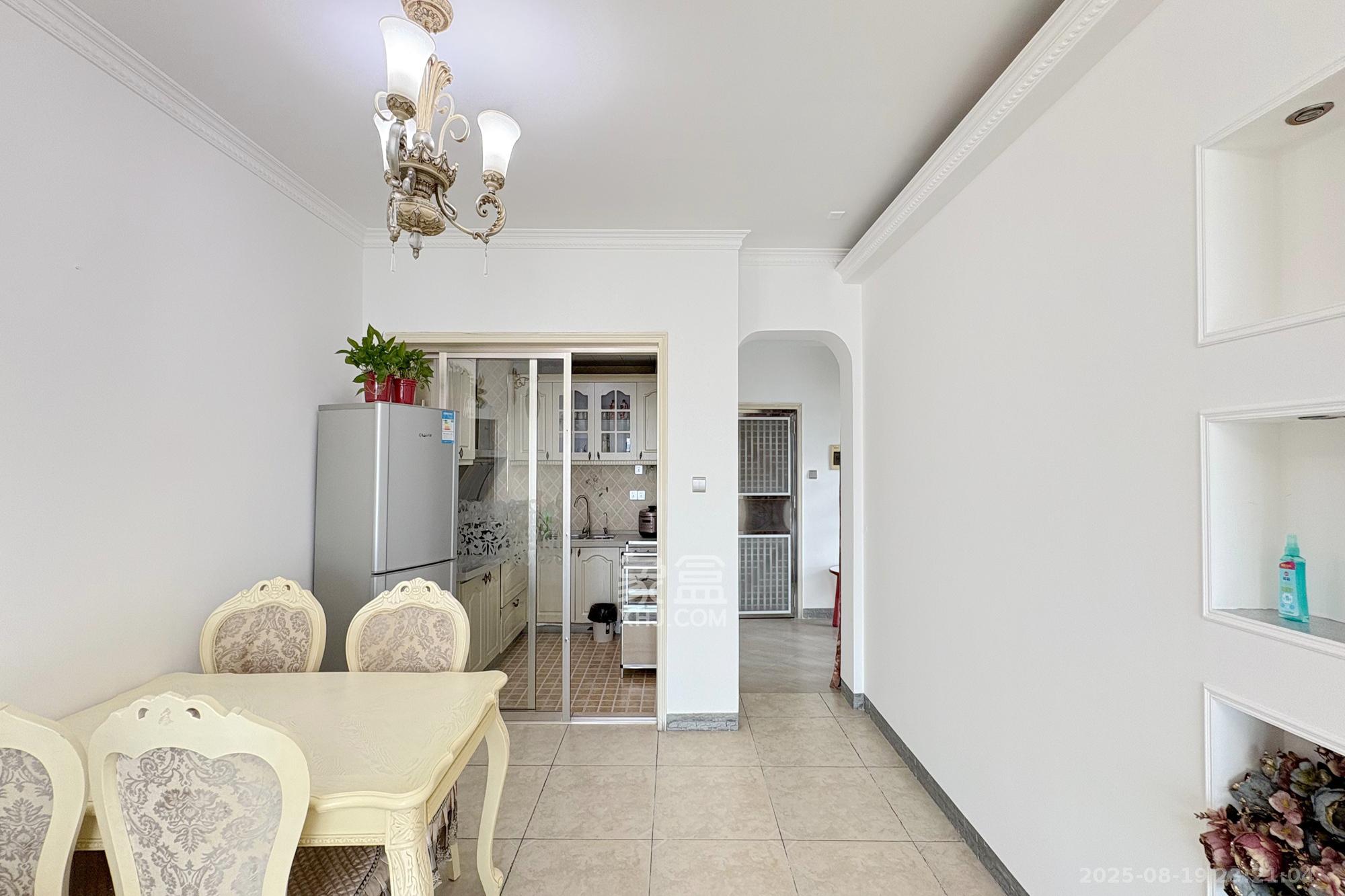 融圣国际  2室1厅1卫    118.0万客厅