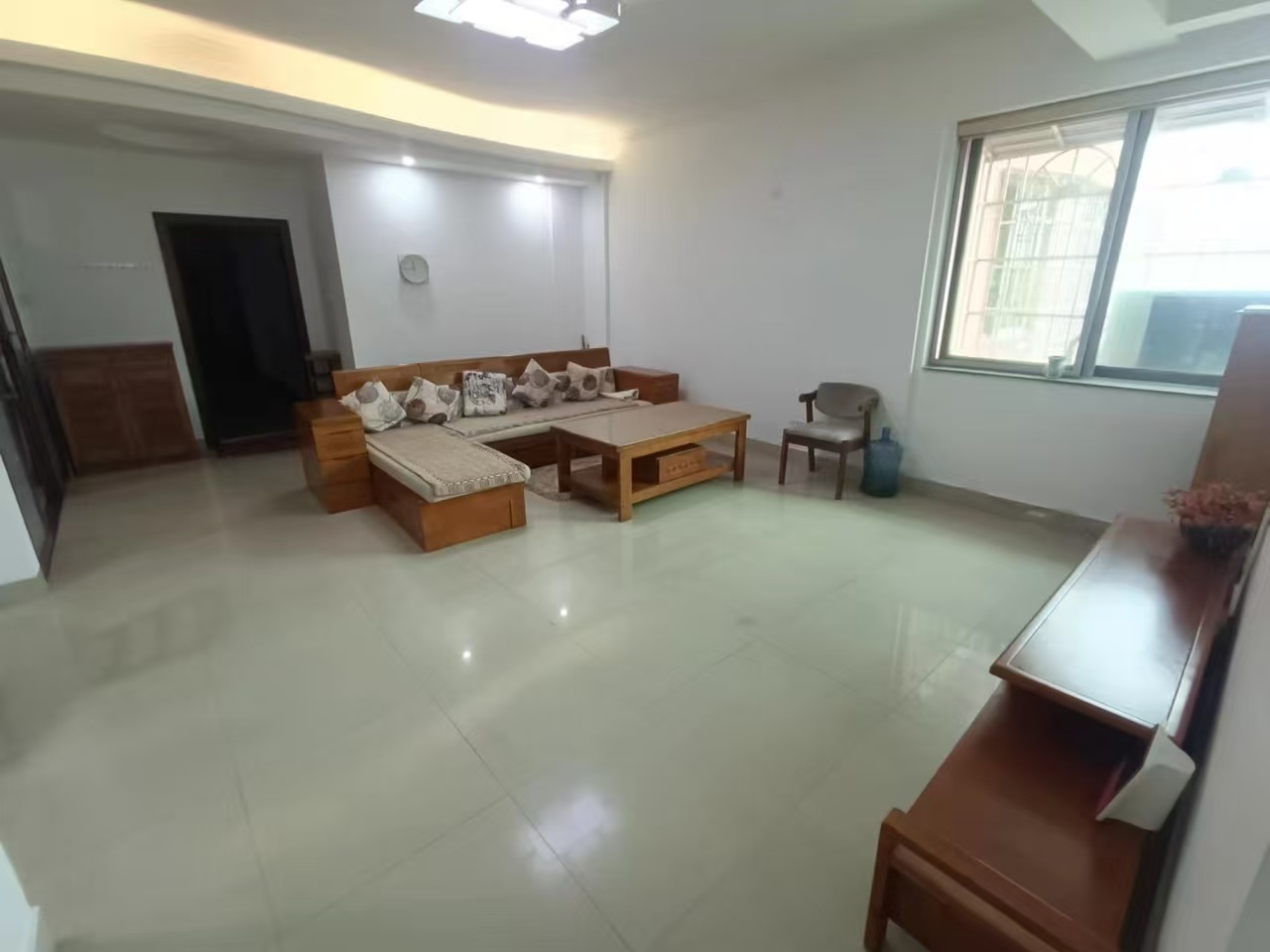 金都花园 3室2厅1卫 2300.00元/月 金都花园 3室2厅1卫 2300.00元/月室内图