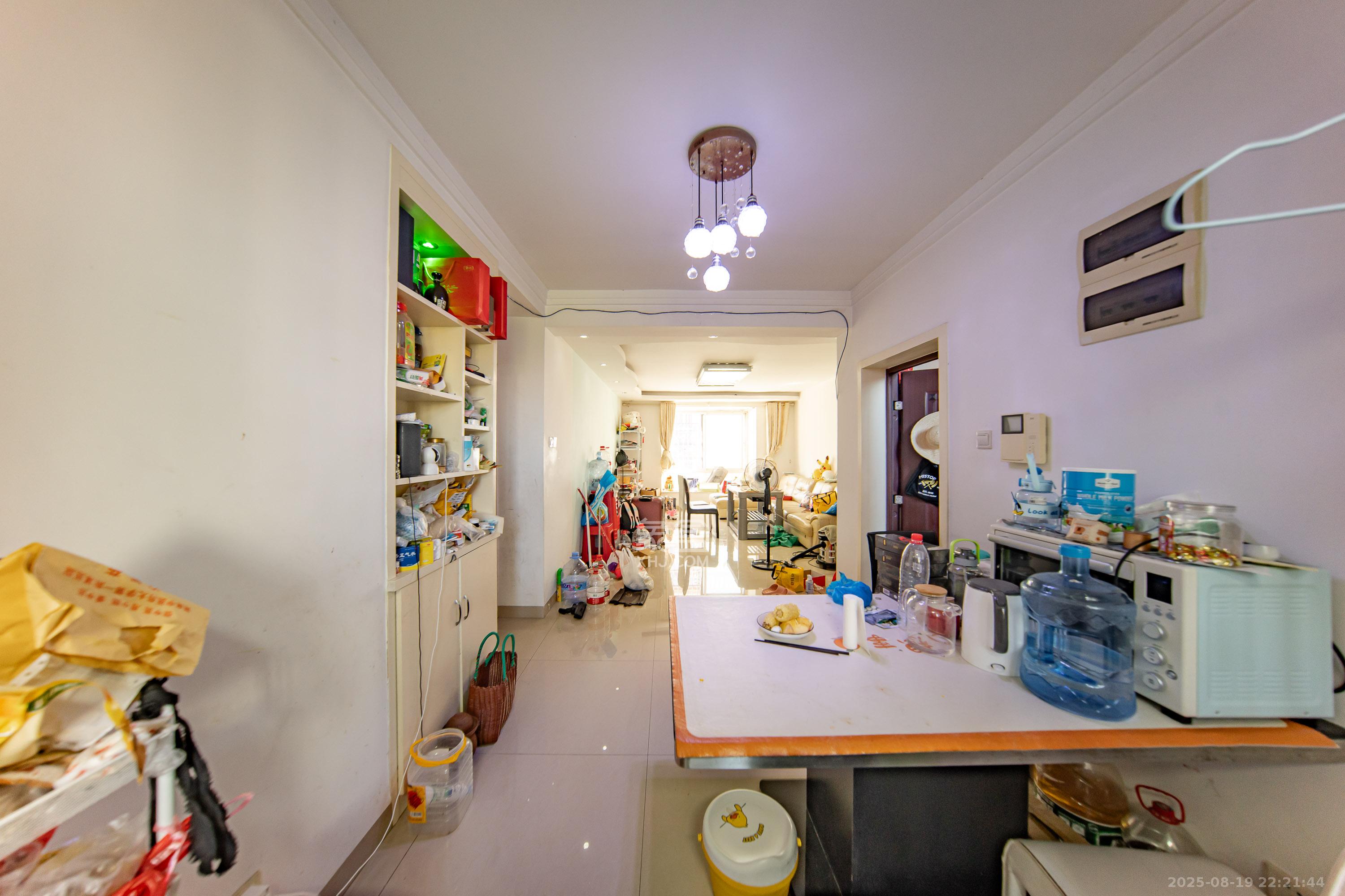 枫华府第 1室2厅1卫 46.0万 枫华府第 1室2厅1卫 46.0万客厅