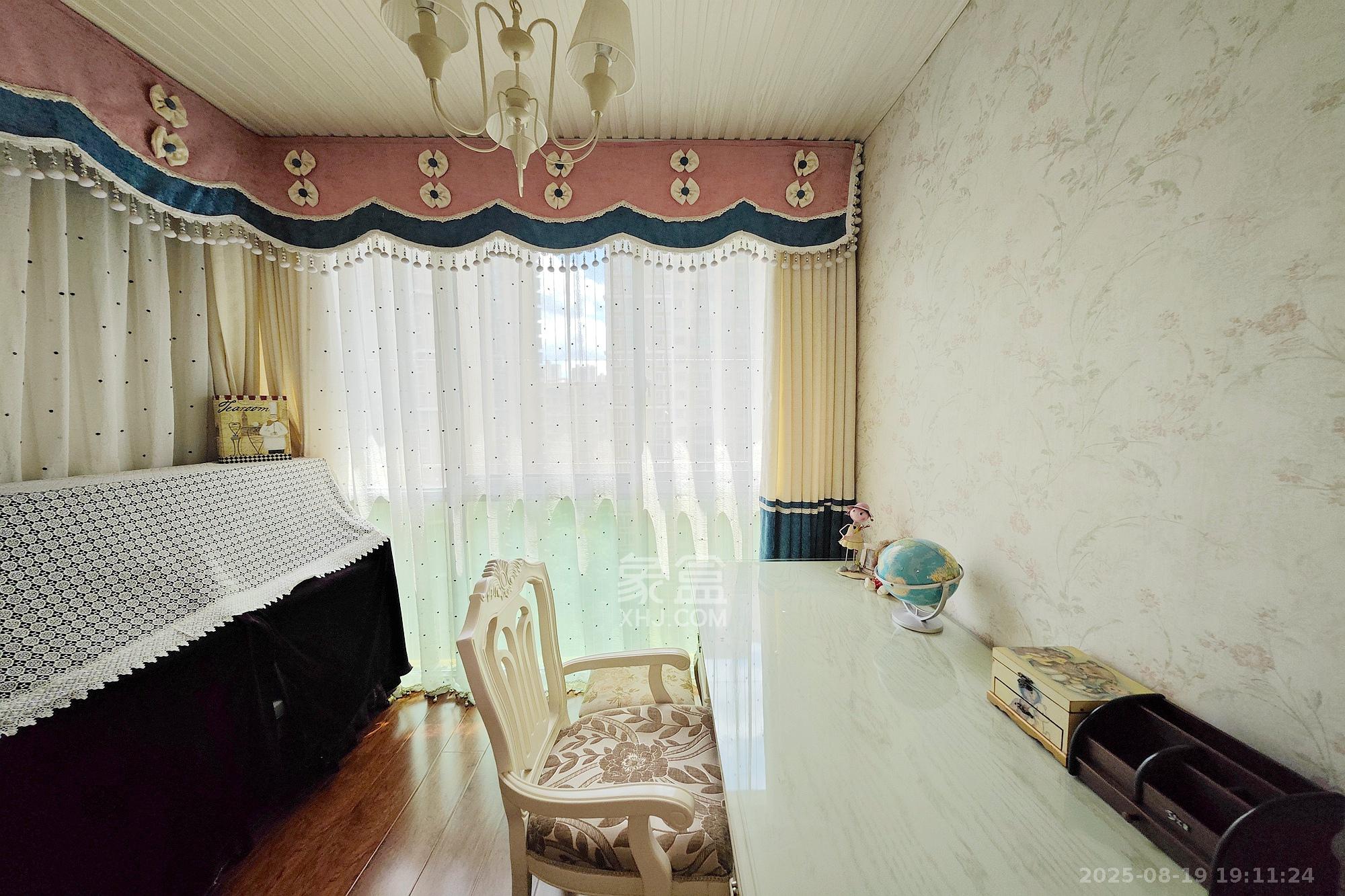 新城新世界一二三期 4室2厅2卫 218.0万 新城新世界一二三期 4室2厅2卫 218.0万阳台