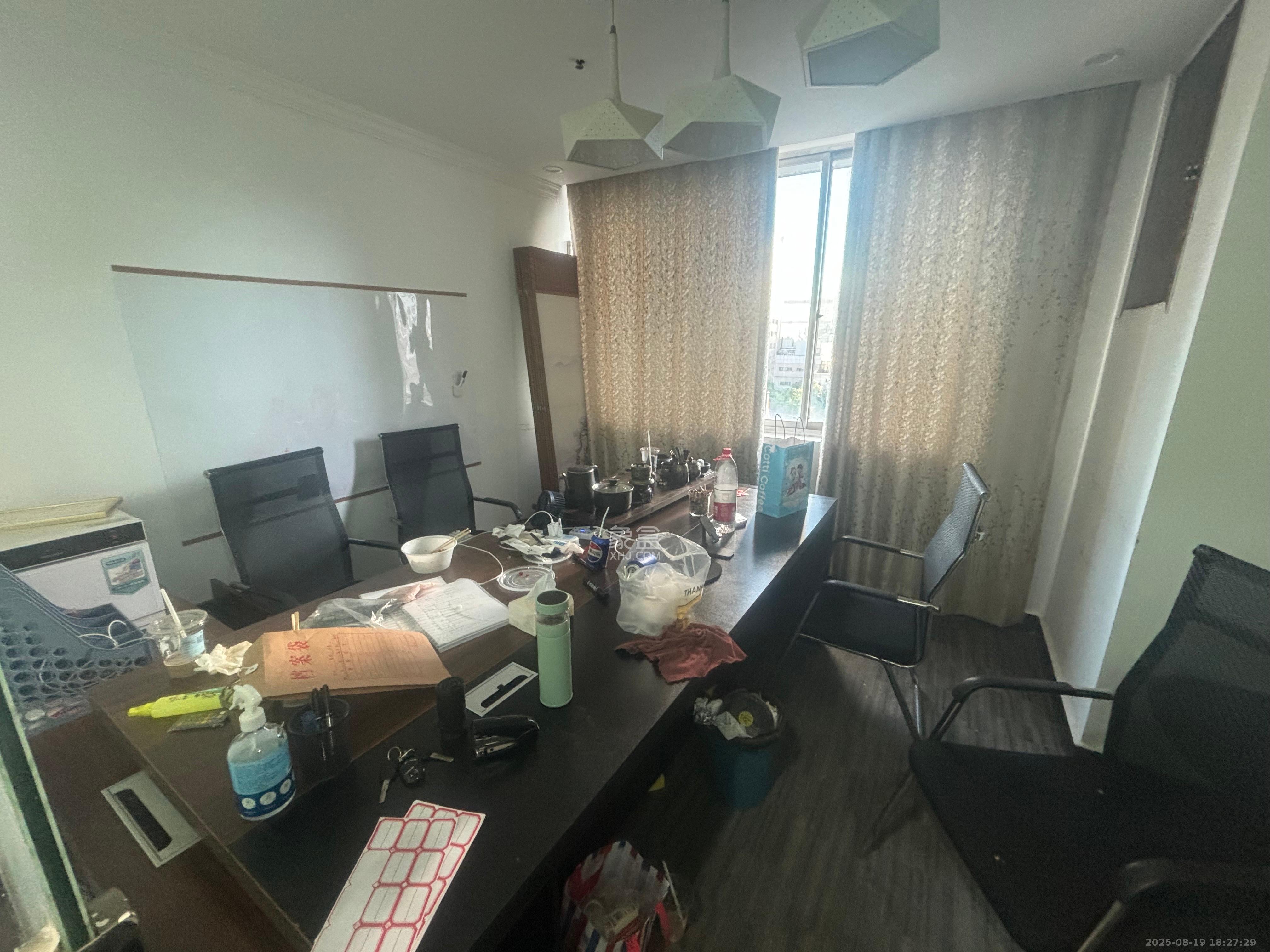 蓝色地标 1室1厅1卫 2400.0元/月 蓝色地标 1室1厅1卫 2400.0元/月室内图