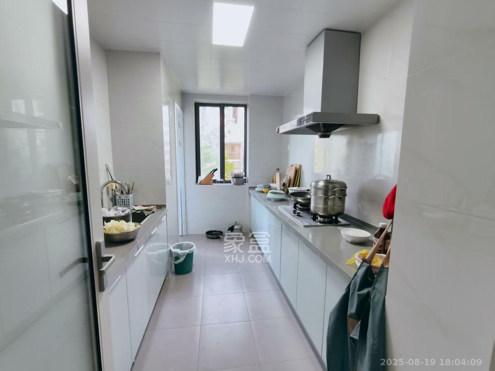 阳光100一期、四五期  3室2厅2卫    3500.0元/月 阳光100一期、四五期  3室2厅2卫    3500.0元/月室内图