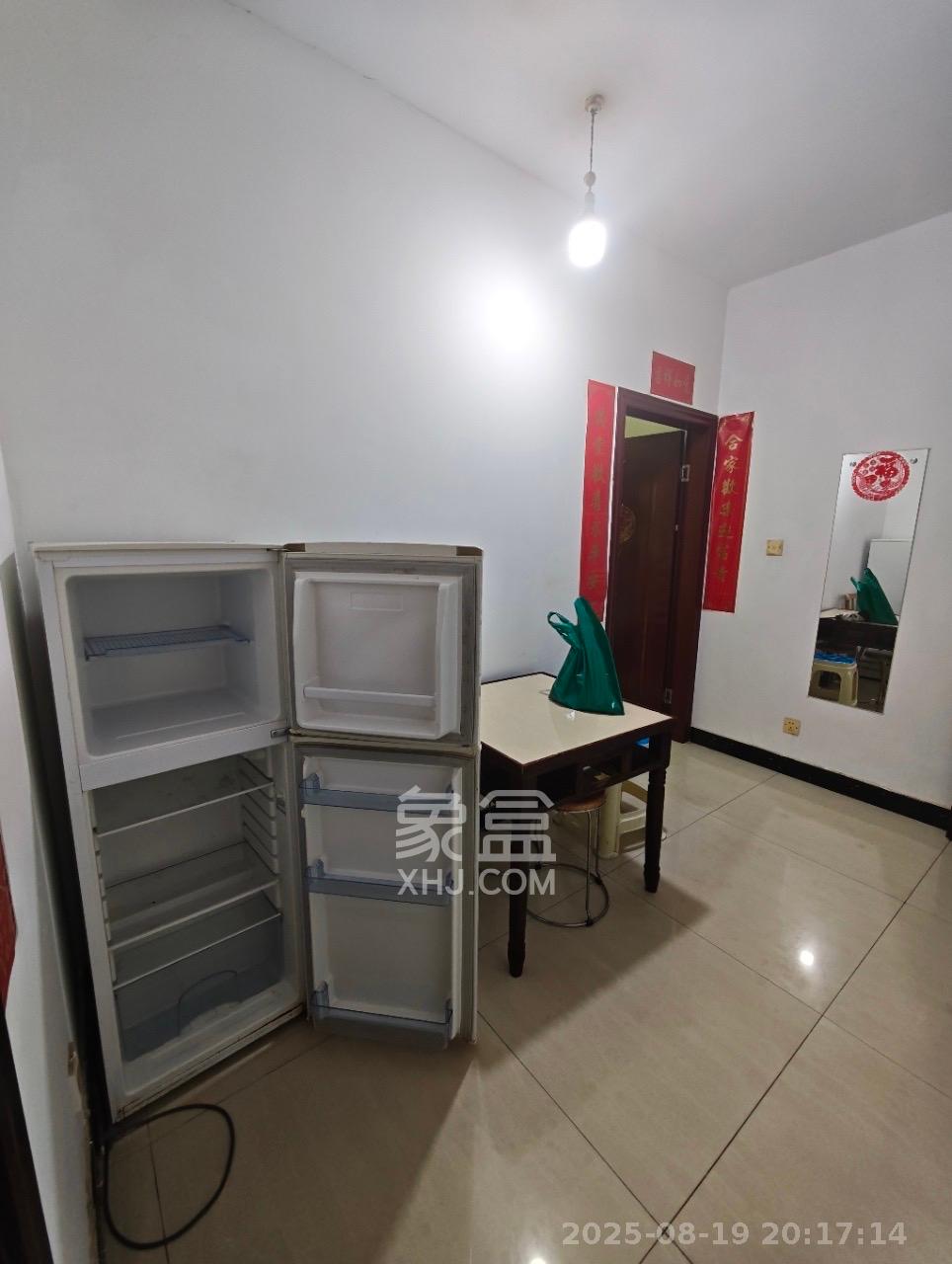 新合四村 2室1厅1卫 1300.0元/月 新合四村 2室1厅1卫 1300.0元/月室内图