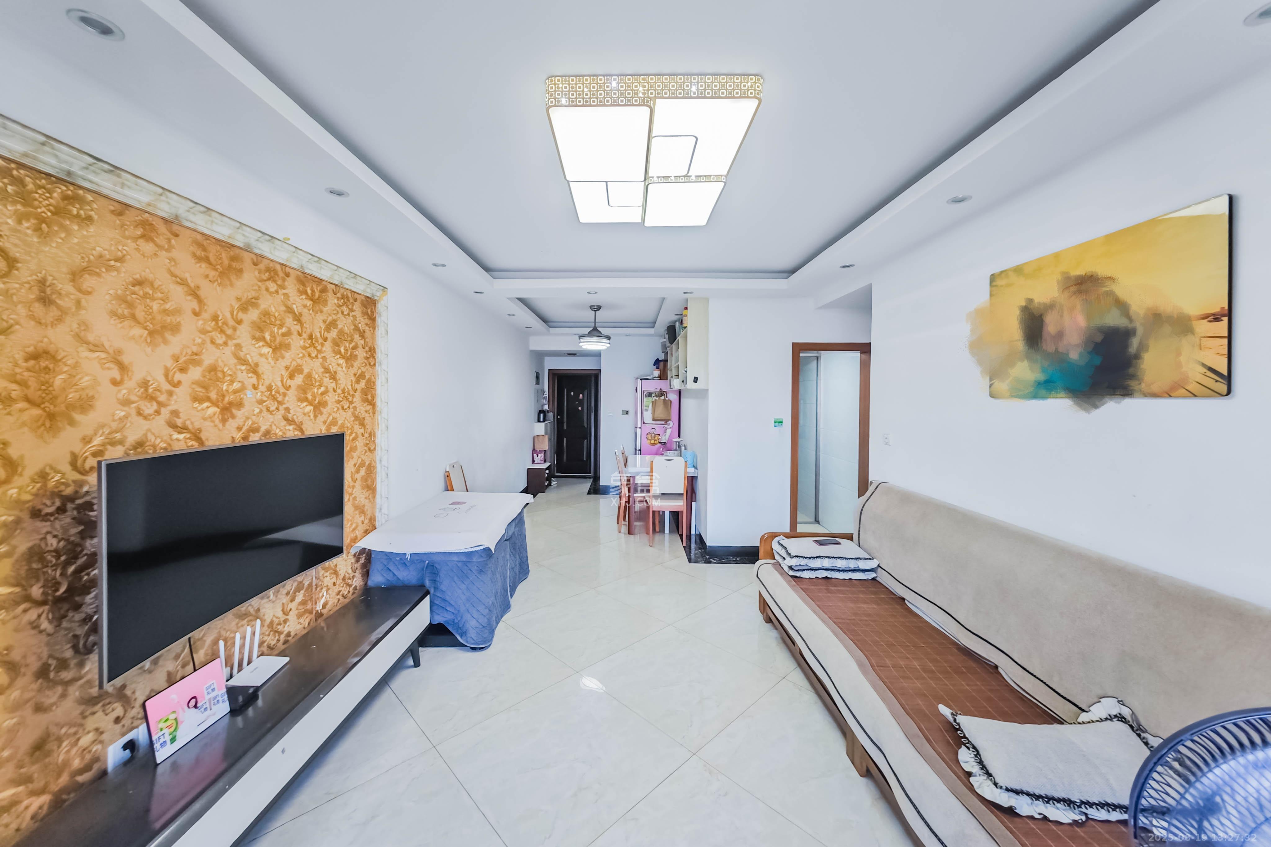 旭辉香樟公馆  2室2厅1卫    69.0万客厅