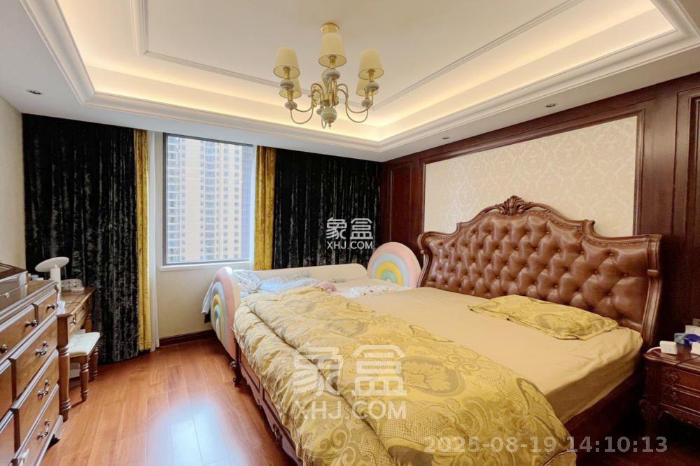 运达中央广场一、二期 3室2厅2卫 11000.0元/月 运达中央广场一、二期 3室2厅2卫 11000.0元/月室内图