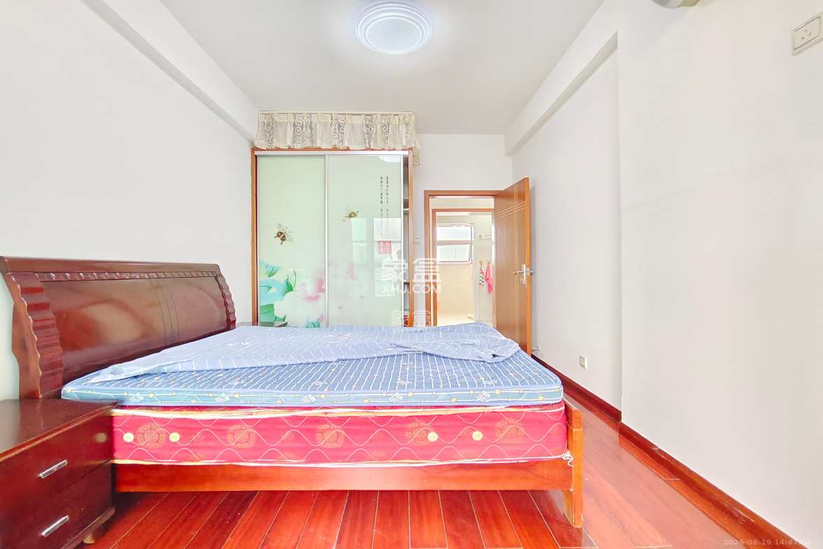 银港水晶城 3室2厅2卫 2800.0元/月 银港水晶城 3室2厅2卫 2800.0元/月室内图