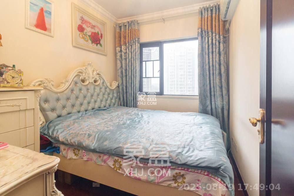 恒大江湾  3室2厅2卫    2600.0元/月室内图