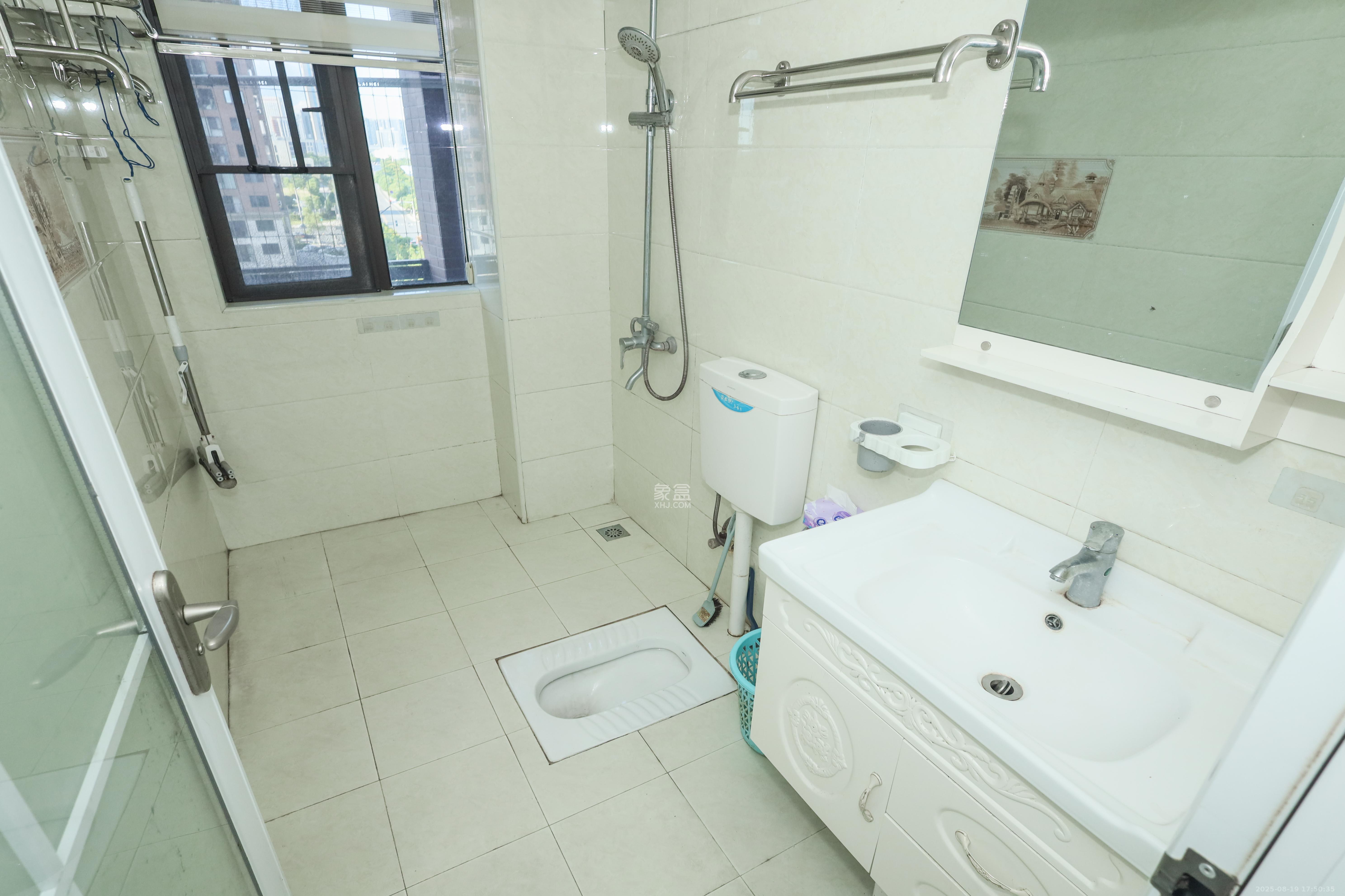 中冶中央公园 3室2厅2卫 105.0万 中冶中央公园 3室2厅2卫 105.0万卫生间