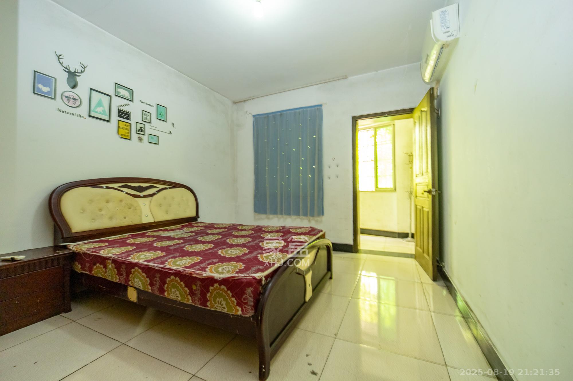 中南汽车世界 2室2厅1卫 26.8万 中南汽车世界 2室2厅1卫 26.8万卧室