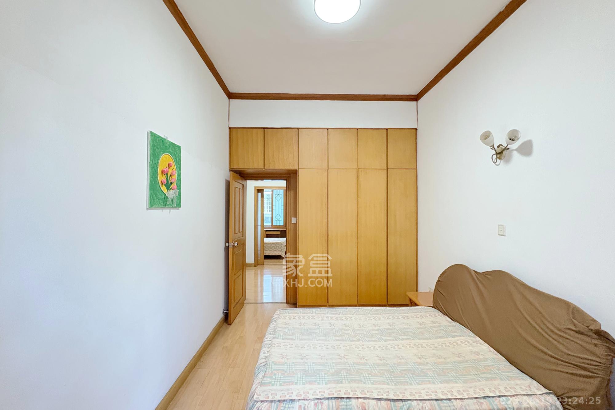 燕山街社区  2室1厅1卫   38.00万卧室