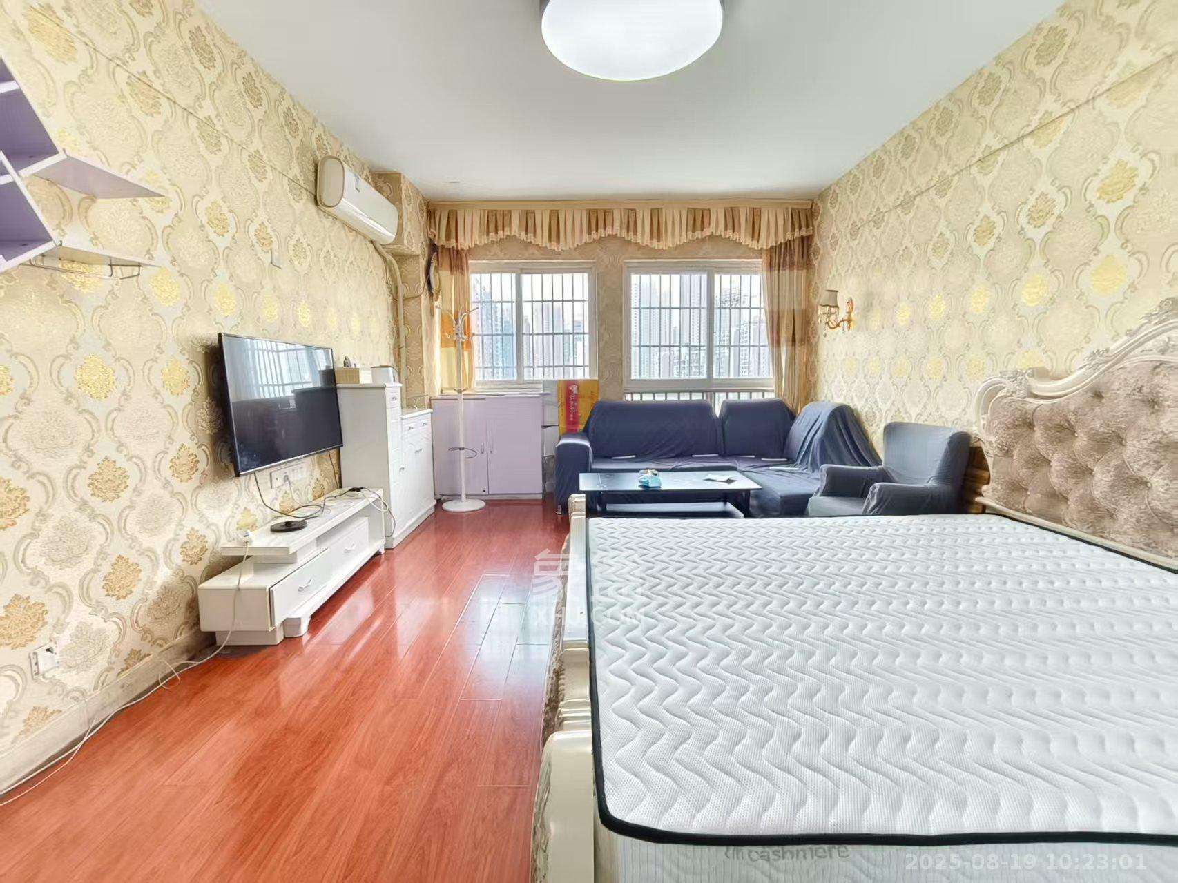 伍家岭生活广场  1室1厅1卫    1400.0元/月 伍家岭生活广场  1室1厅1卫    1400.0元/月室内图