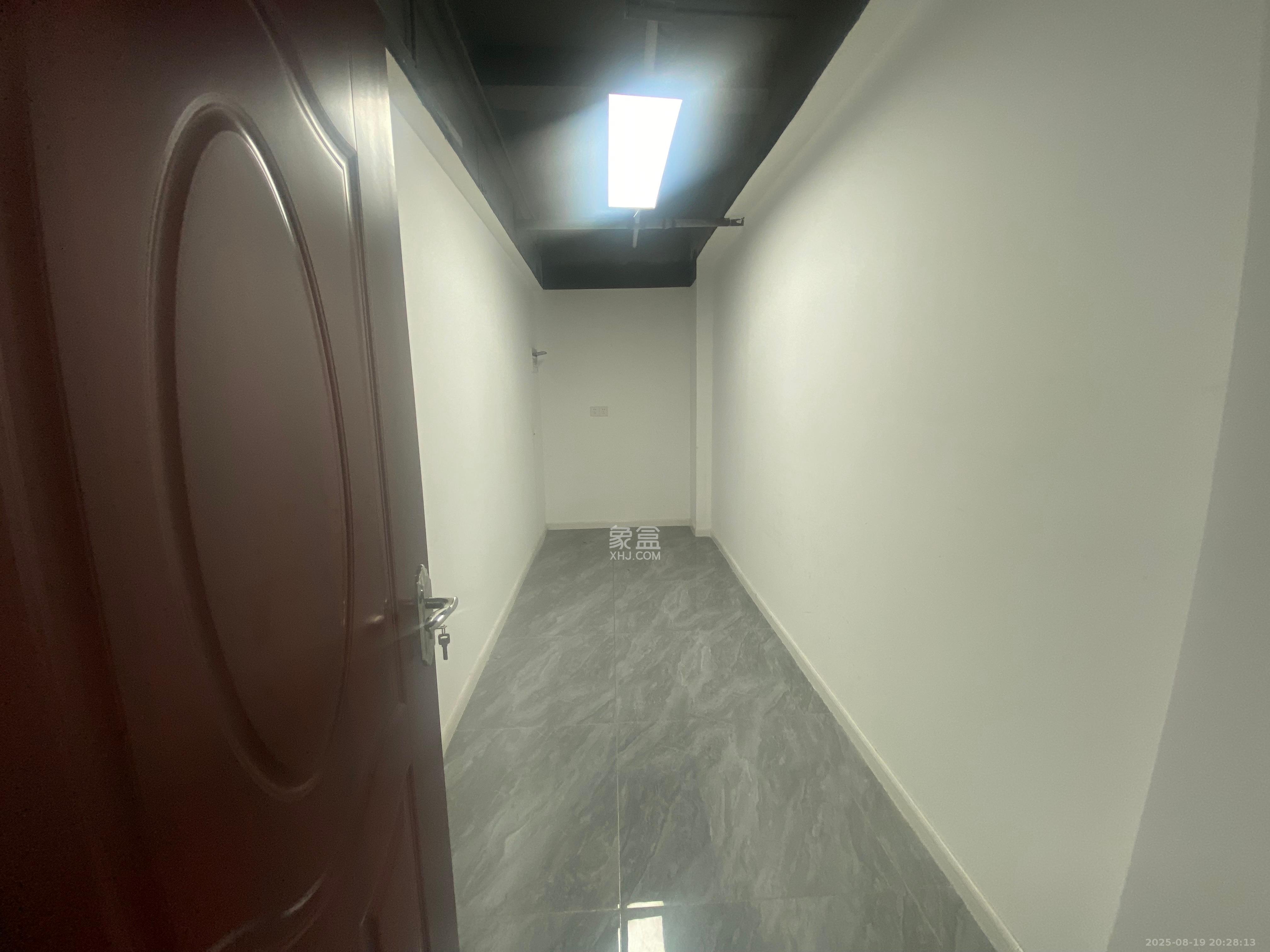 蓝湾国际广场  1室0厅0卫    9000.0元/月 蓝湾国际广场  1室0厅0卫    9000.0元/月室内图