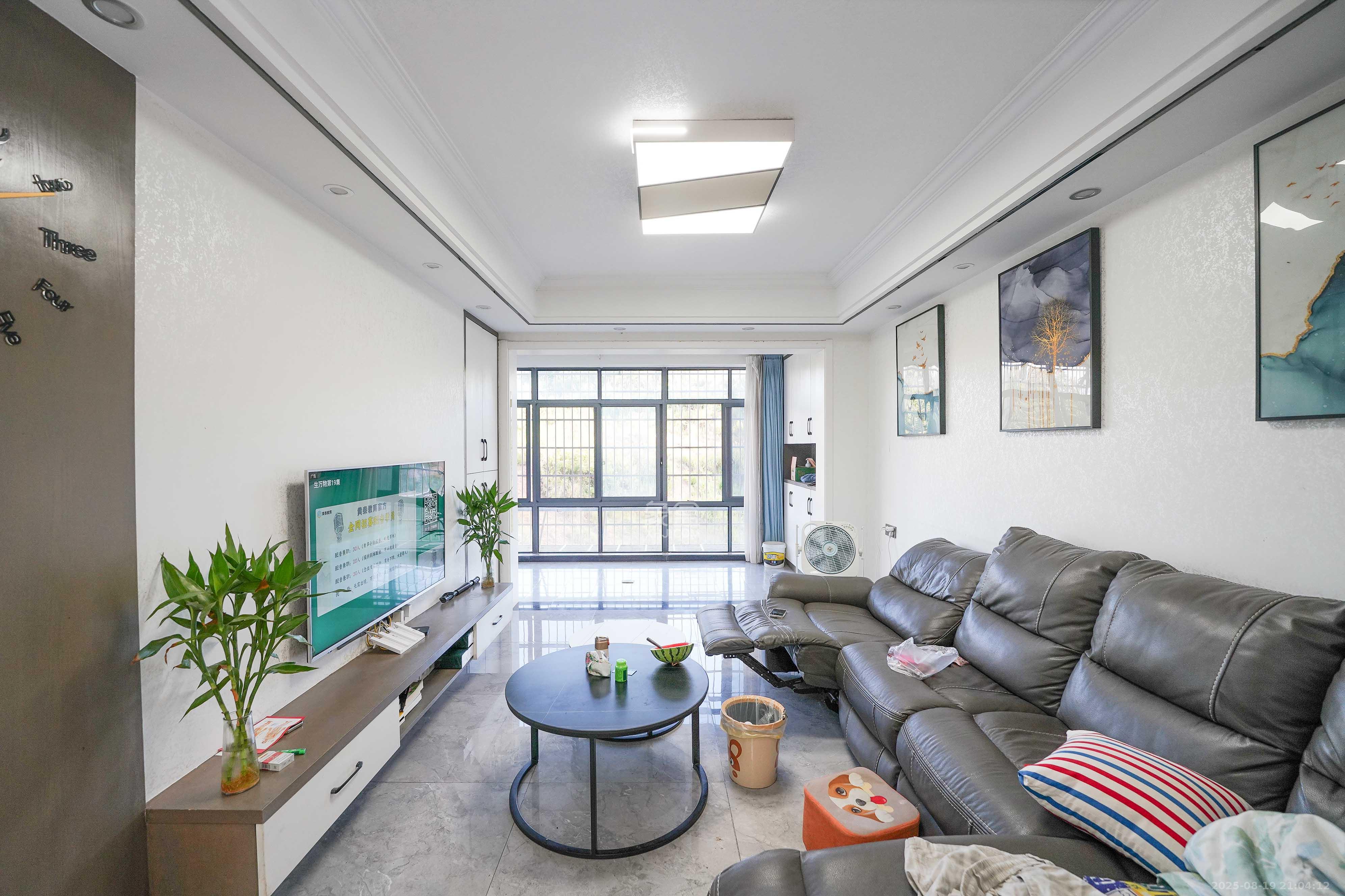 金谷豪庭 2室2厅1卫 52.8万 金谷豪庭 2室2厅1卫 52.8万客厅