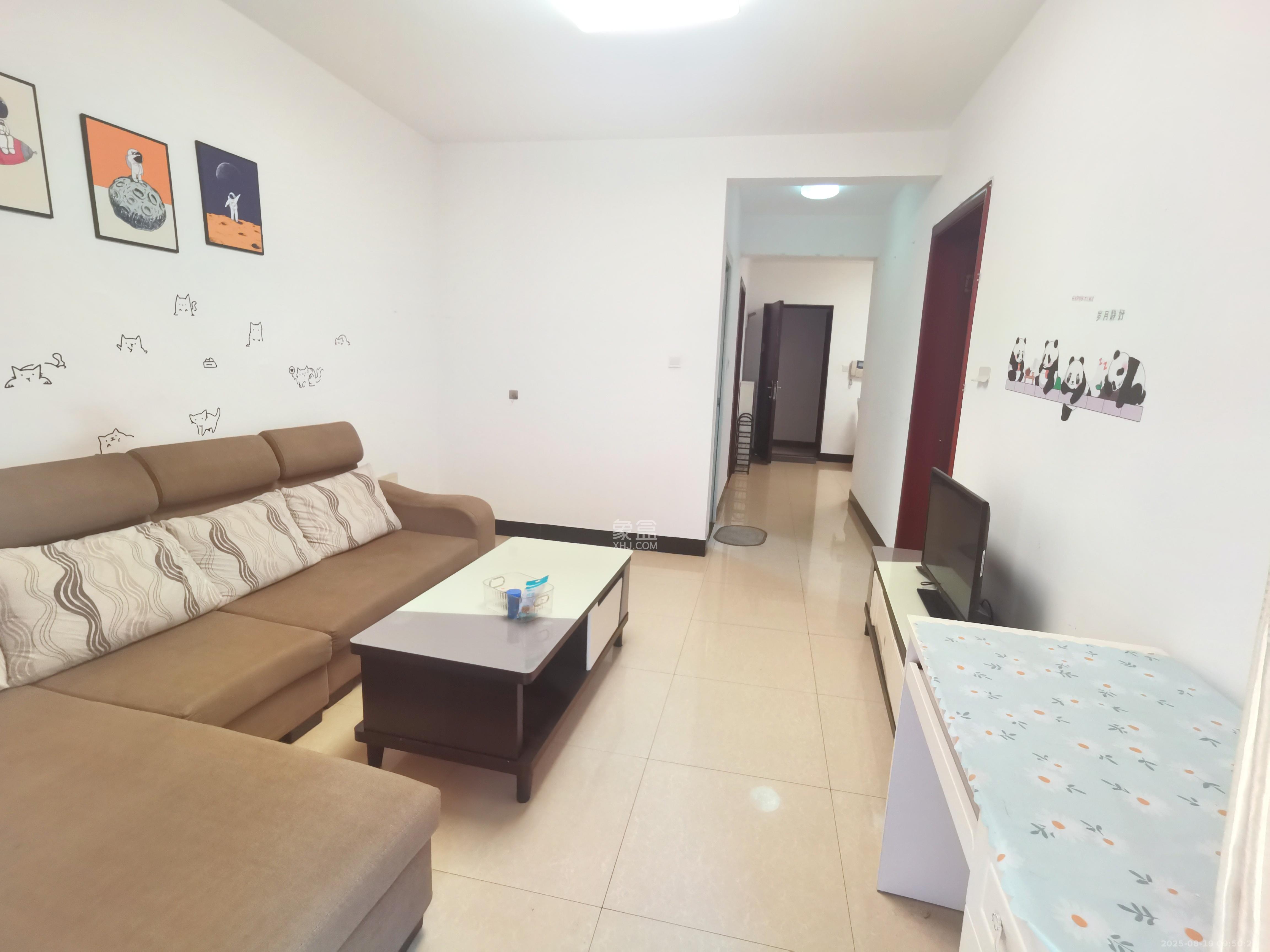 三一街区  3室2厅1卫   1600.00元/月室内图