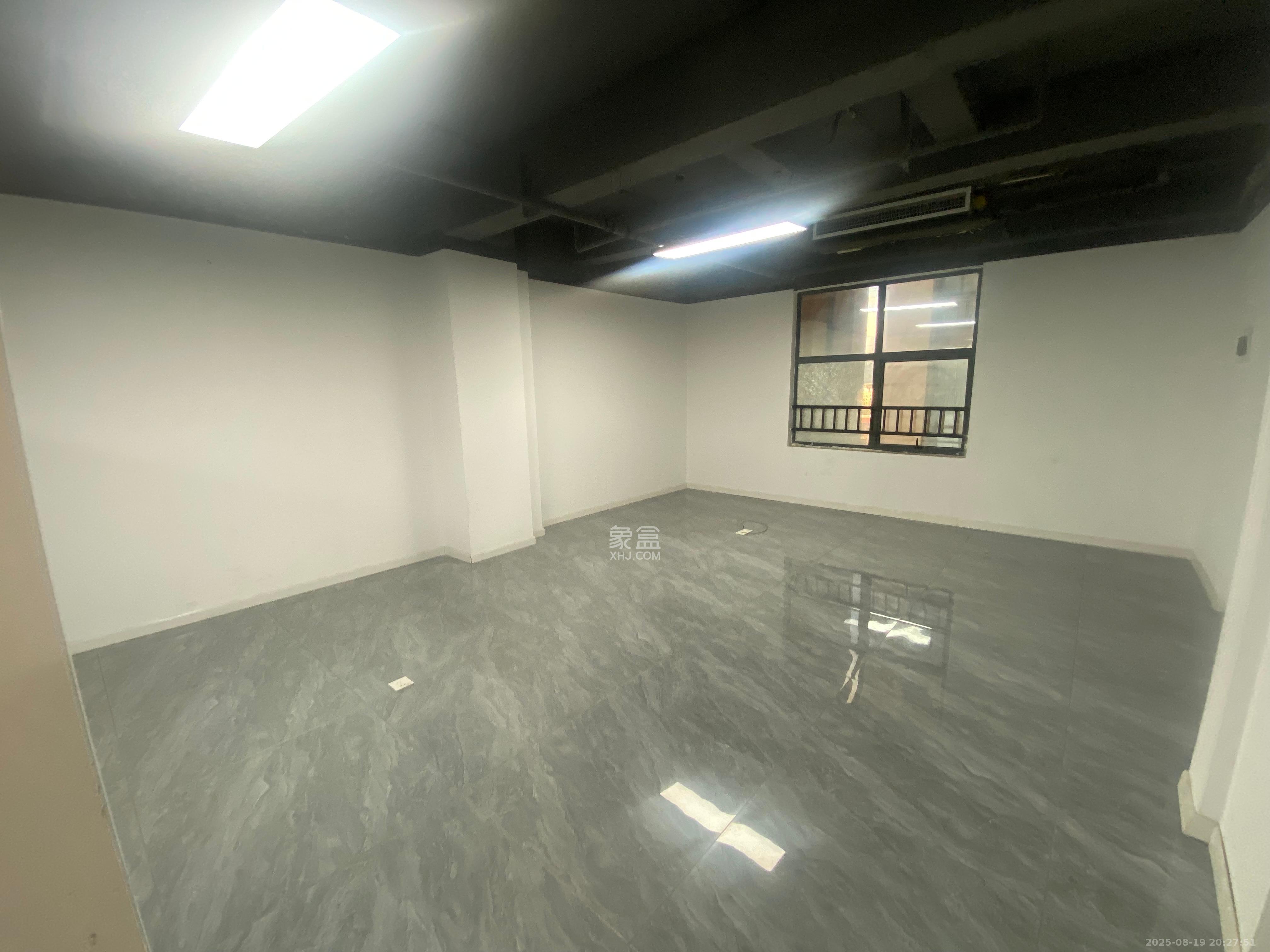 蓝湾国际广场  1室0厅0卫    9000.0元/月 蓝湾国际广场  1室0厅0卫    9000.0元/月室内图