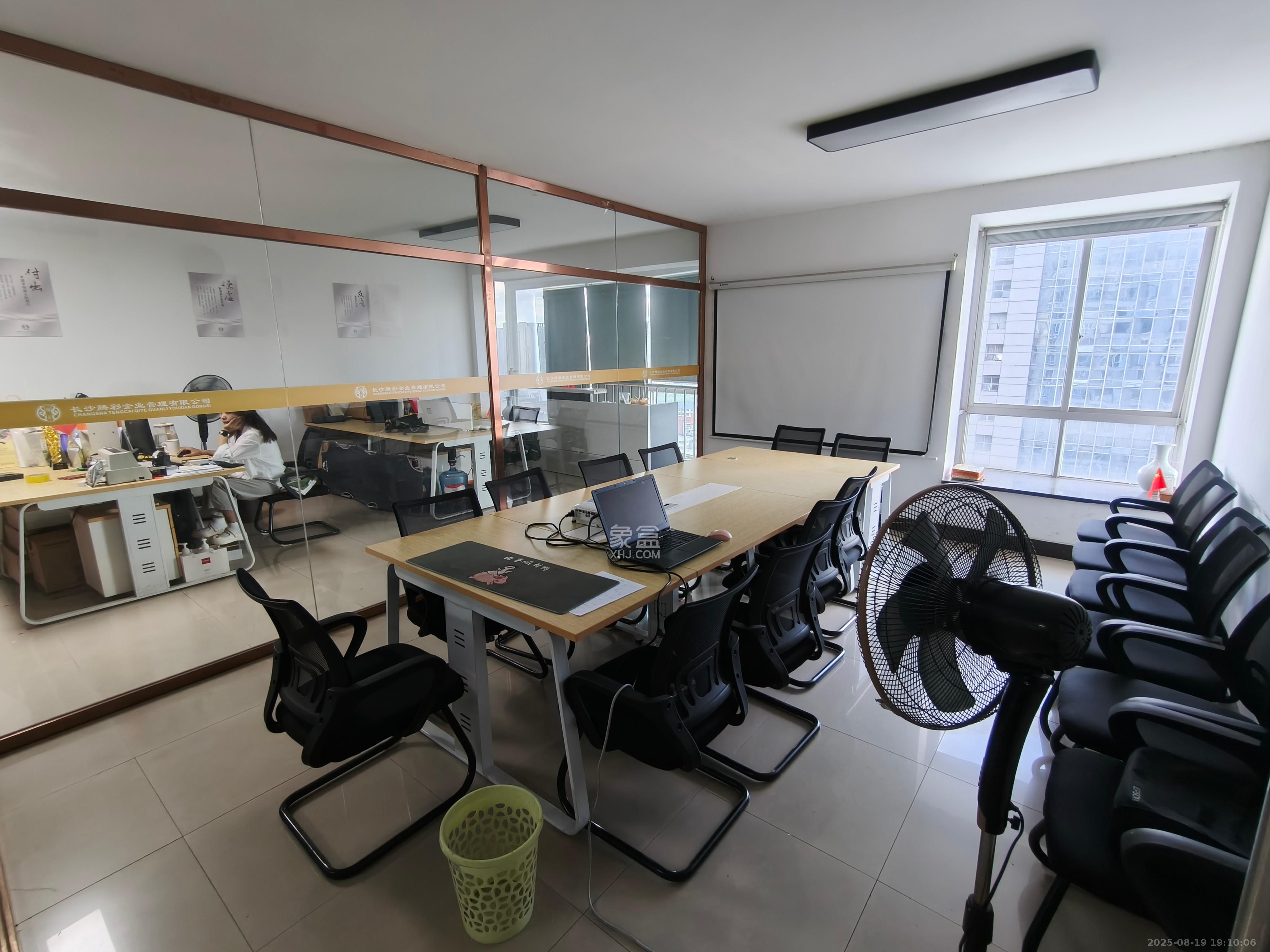 湖南财富中心  3室1厅1卫    5000.0元/月 湖南财富中心  3室1厅1卫    5000.0元/月