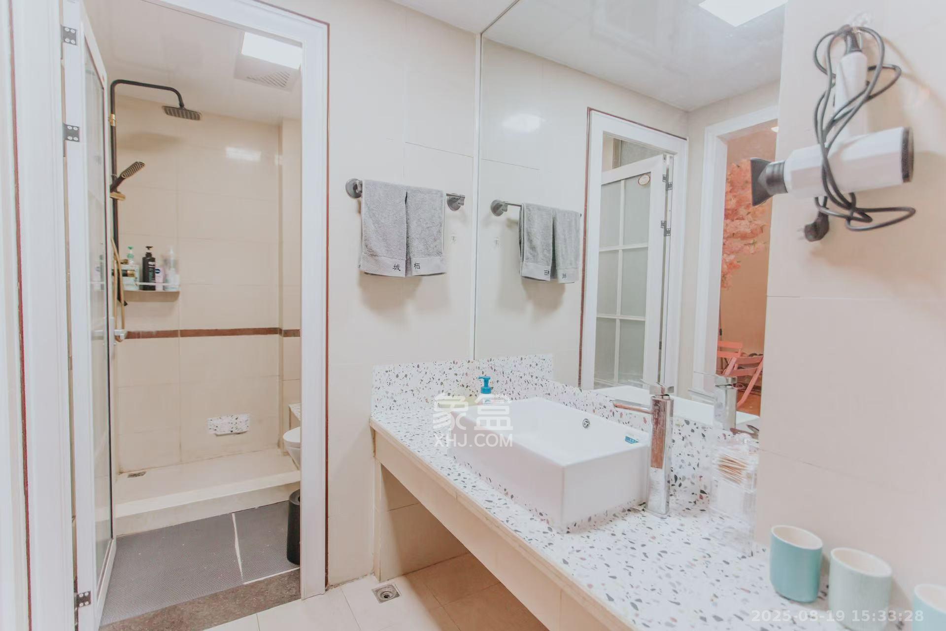 新青年公寓  1室1厅1卫    2000.0元/月 新青年公寓  1室1厅1卫    2000.0元/月室内图