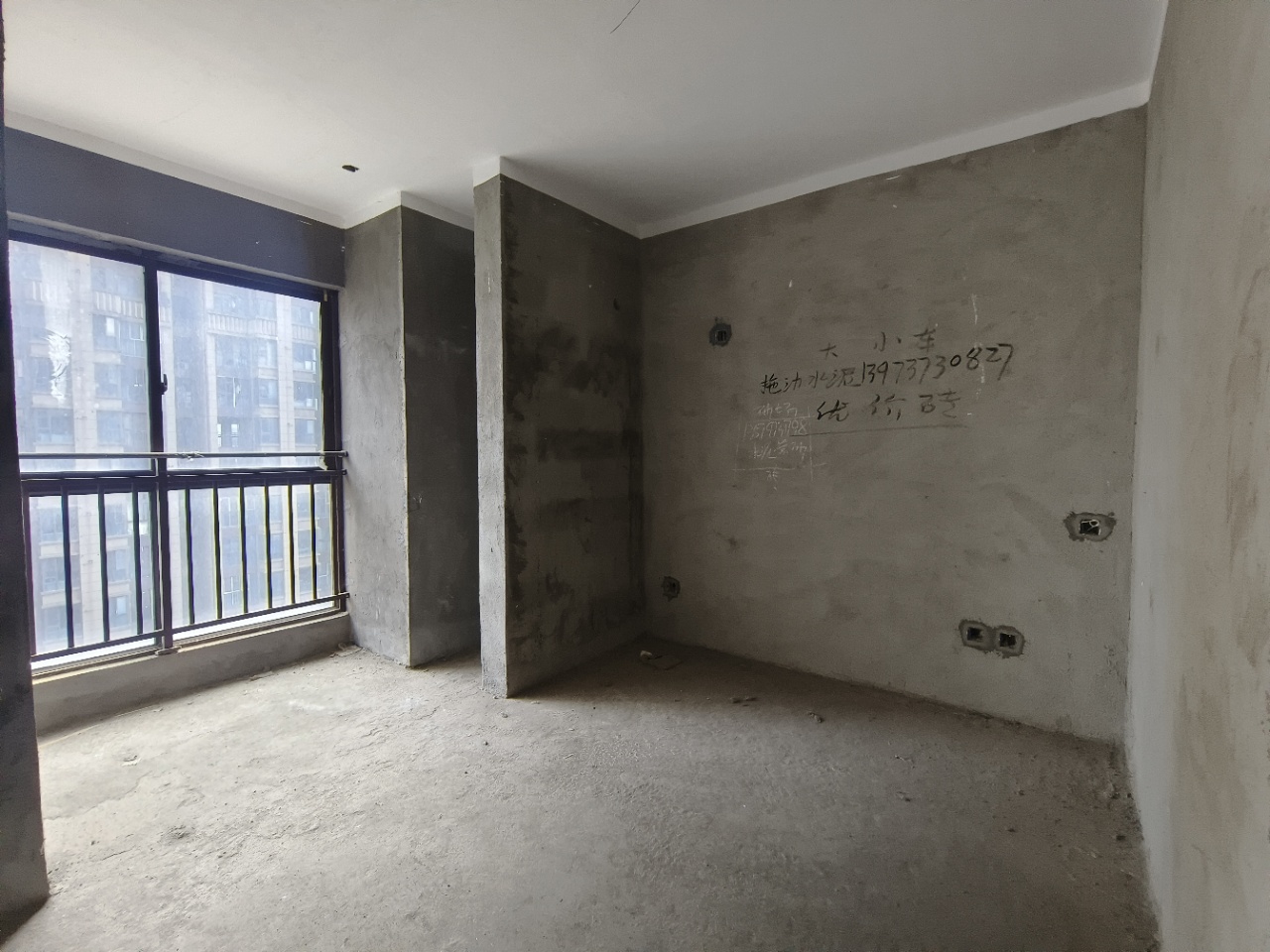 铂金汉宫 3室2厅2卫 52.80万 铂金汉宫 3室2厅2卫 52.80万客厅