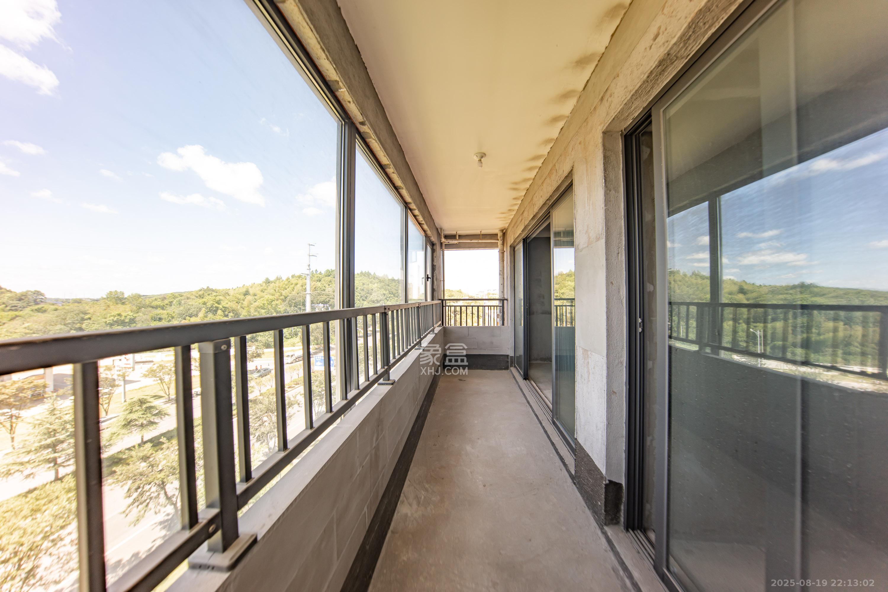 金茂长沙国际社区  3室2厅2卫    106.8万 金茂长沙国际社区  3室2厅2卫    106.8万阳台