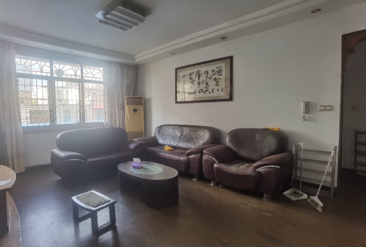 粮运建材市场  3室2厅2卫    800.0元/月 粮运建材市场  3室2厅2卫    800.0元/月室内图