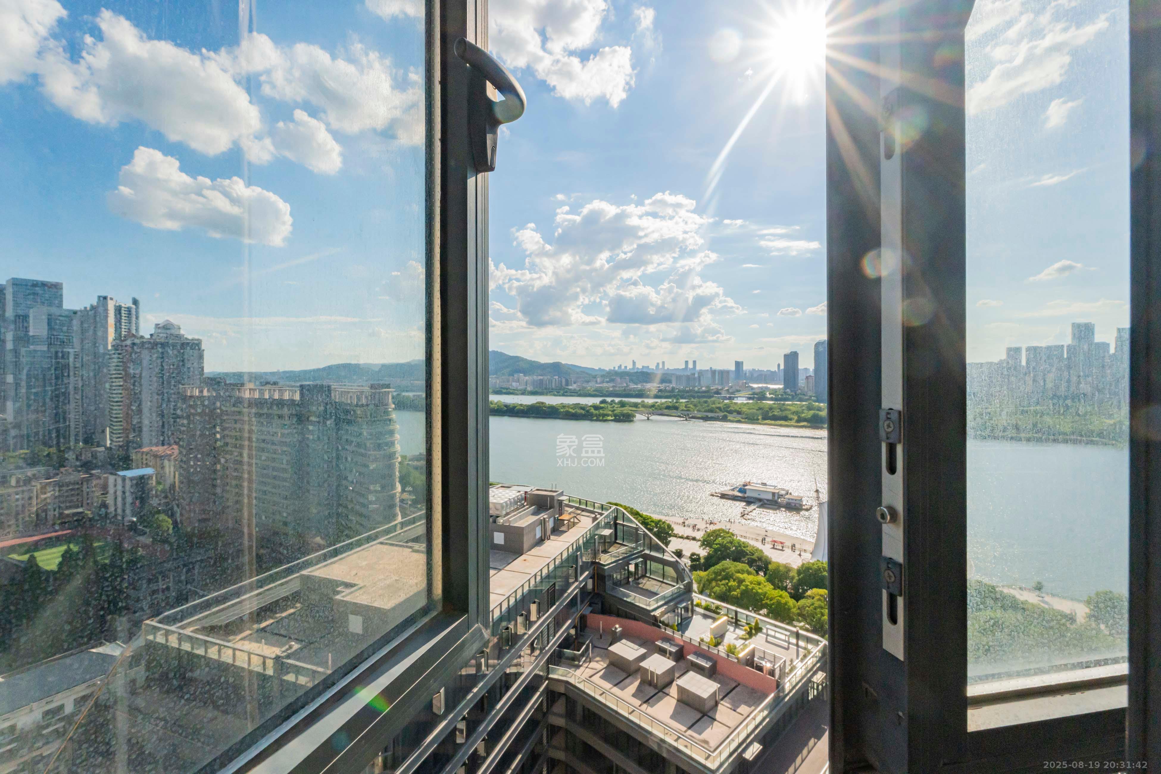 复地崑玉国际一期 4室2厅2卫 365.0万 复地崑玉国际一期 4室2厅2卫 365.0万阳台