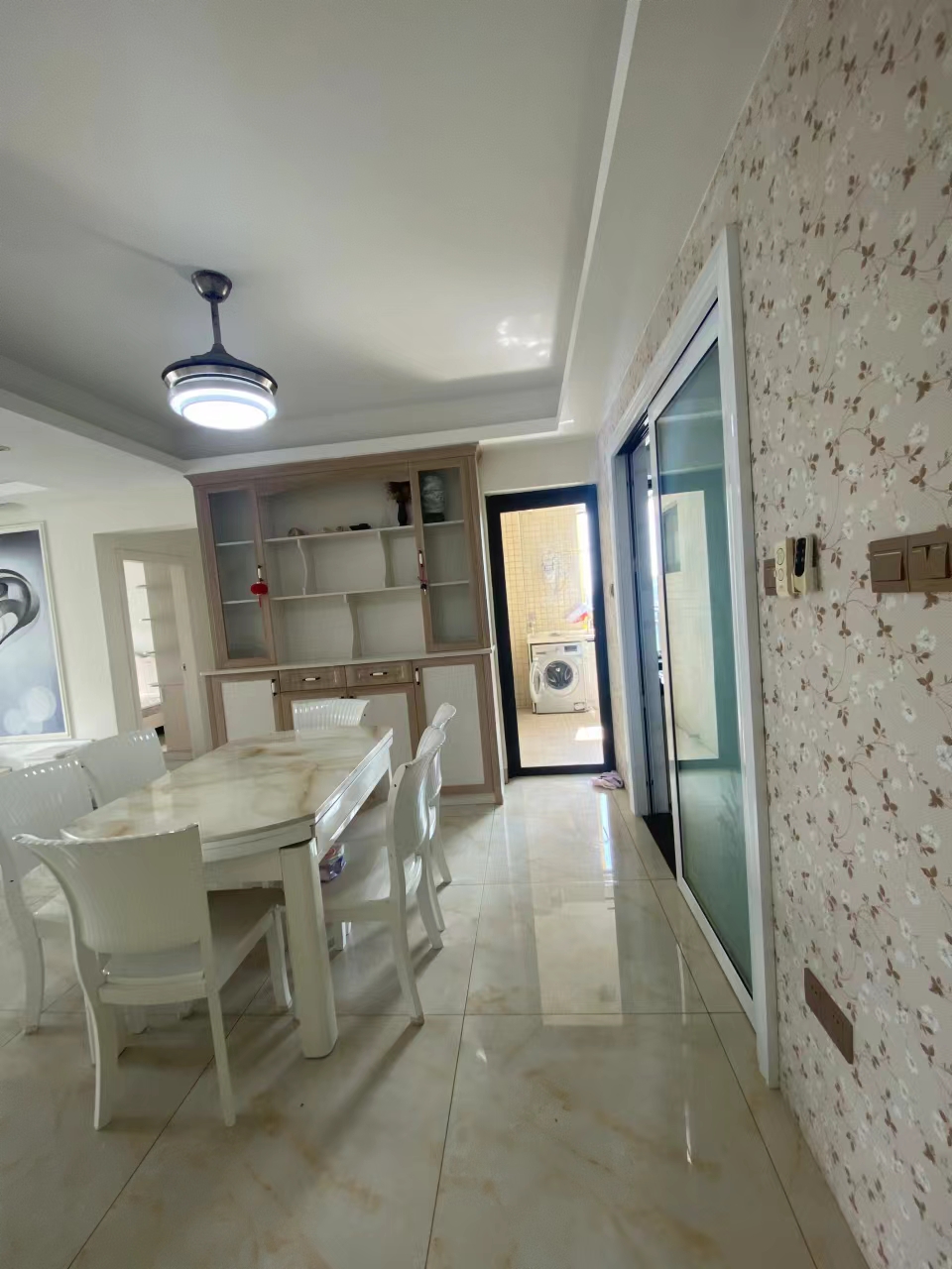 丘海警苑小区 4室2厅2卫 3000.0元/月 丘海警苑小区 4室2厅2卫 3000.0元/月室内图