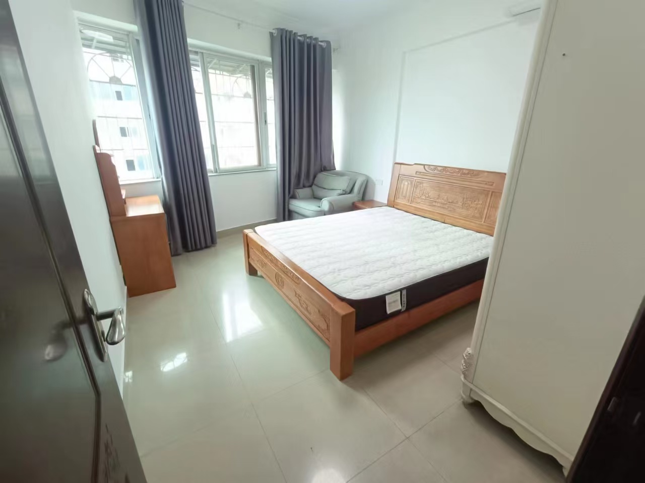 金都花园 3室2厅1卫 2300.00元/月 金都花园 3室2厅1卫 2300.00元/月室内图