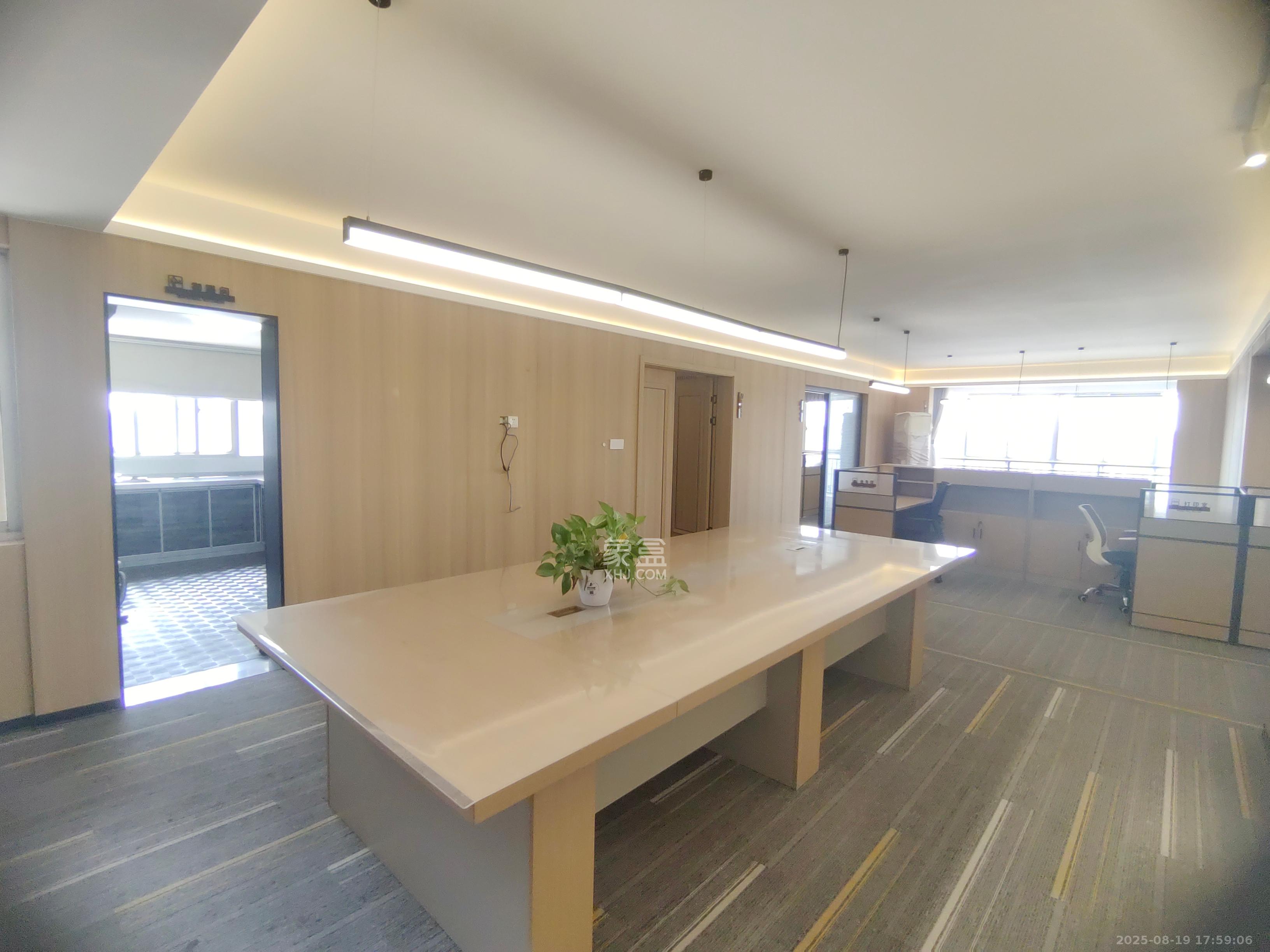 高桥现代商贸城  4室2厅1卫   11000.00元/月室内图