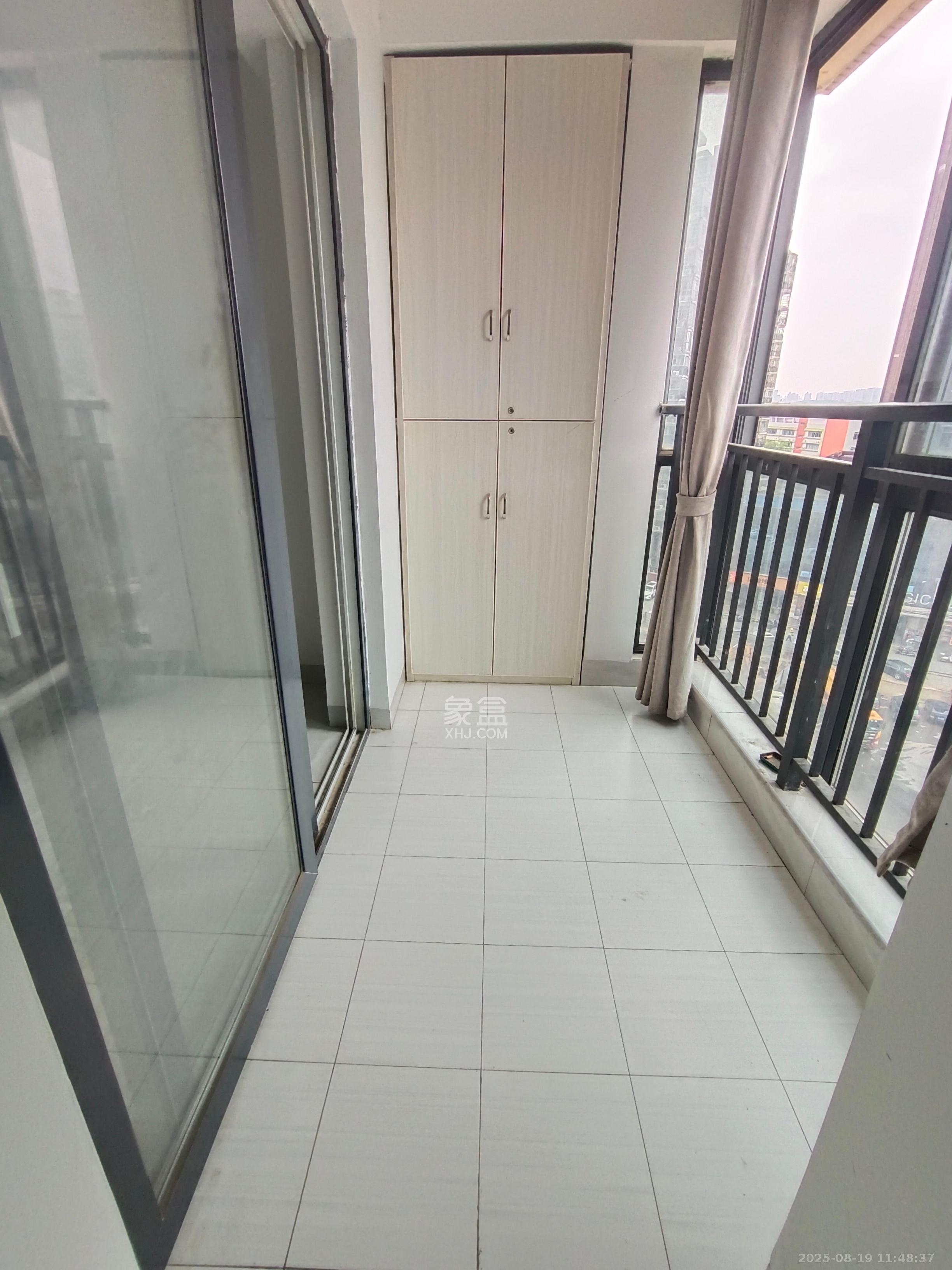 山水湾  3室2厅1卫    2100.0元/月 山水湾  3室2厅1卫    2100.0元/月室内图