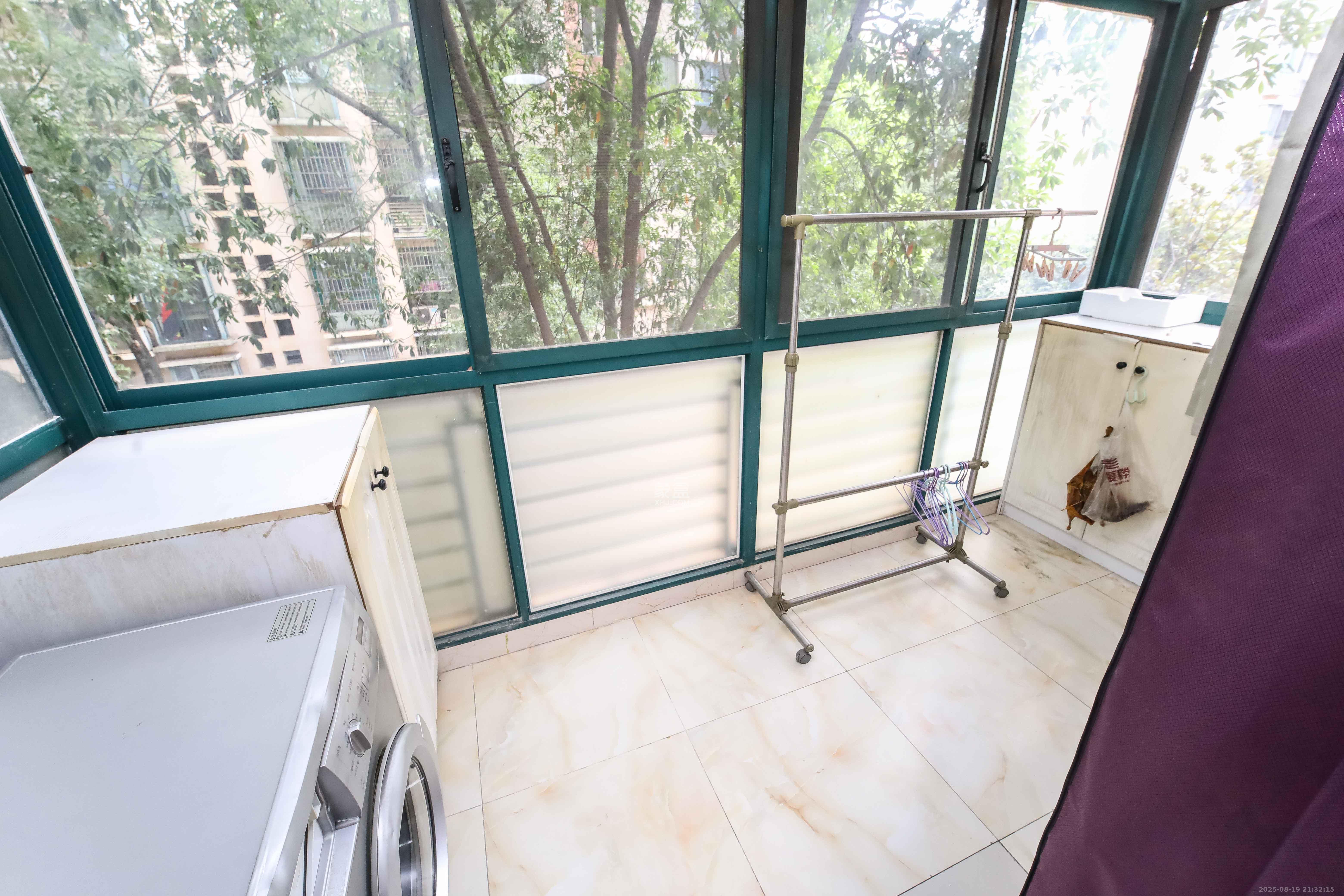 东方新城 3室2厅2卫 76.8万 东方新城 3室2厅2卫 76.8万阳台