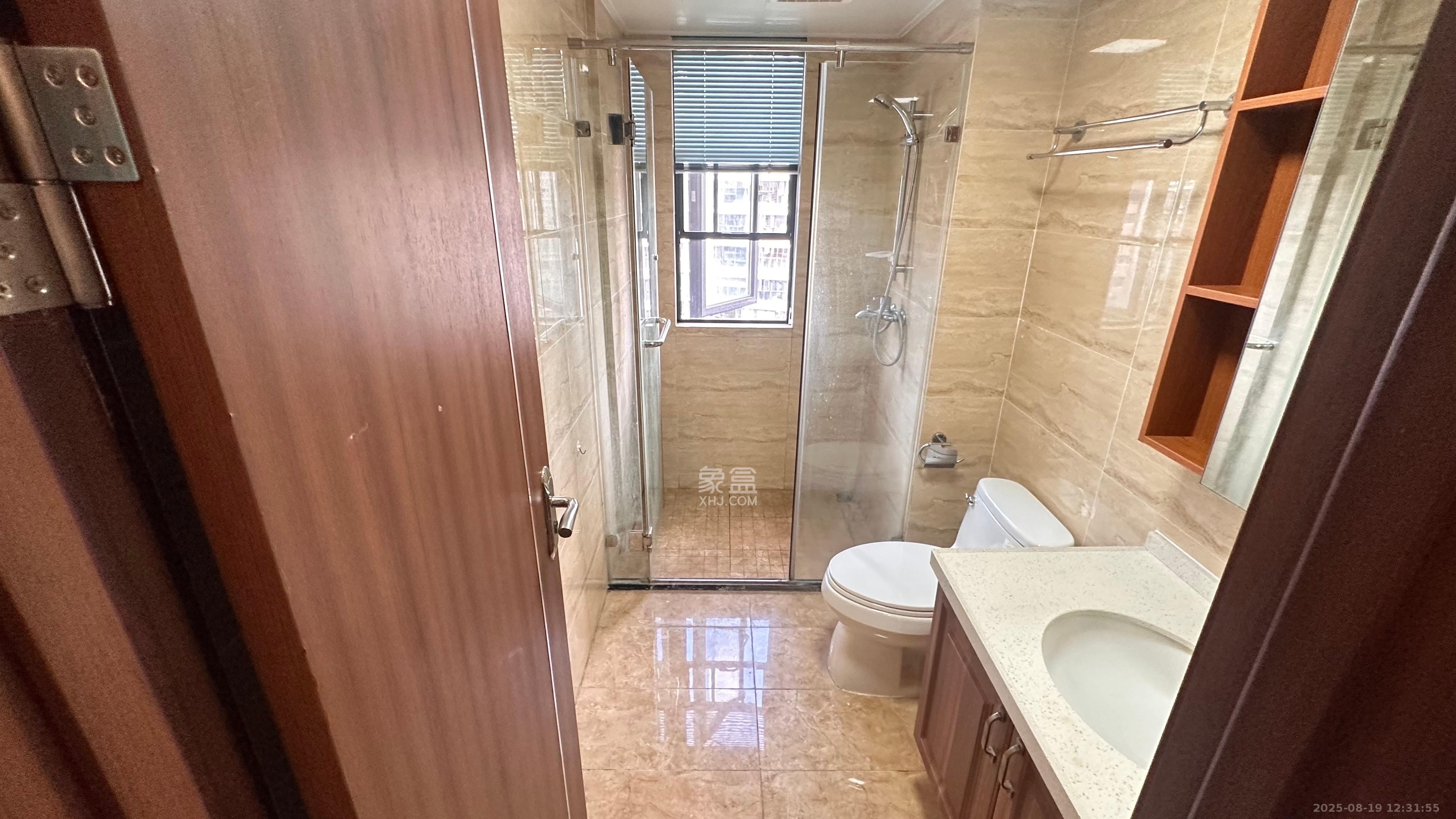 万润滨江天著  4室2厅2卫    2600.0元/月室内图