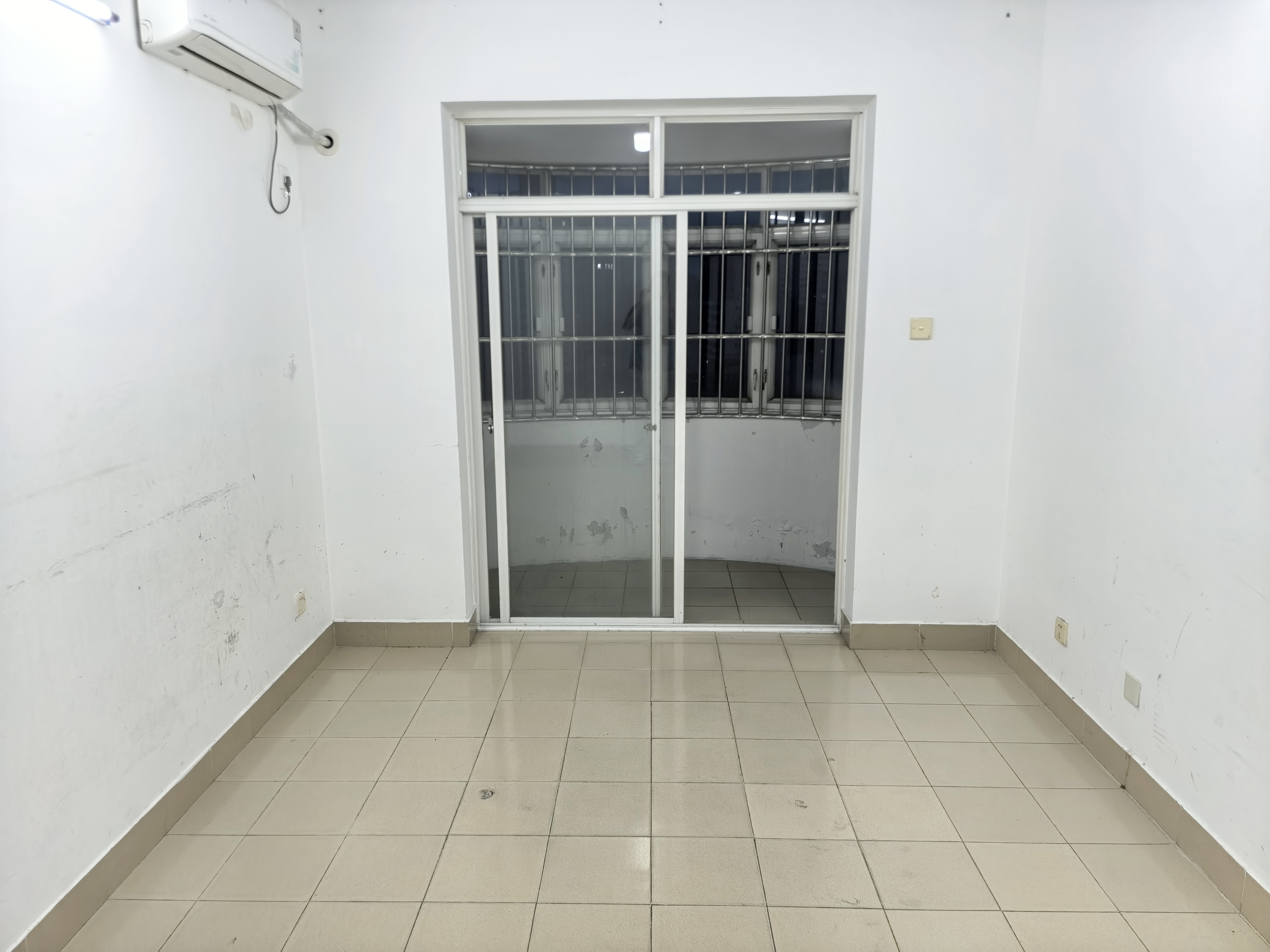 中盐大厦  3室2厅1卫    2700.0元/月 中盐大厦  3室2厅1卫    2700.0元/月室内图